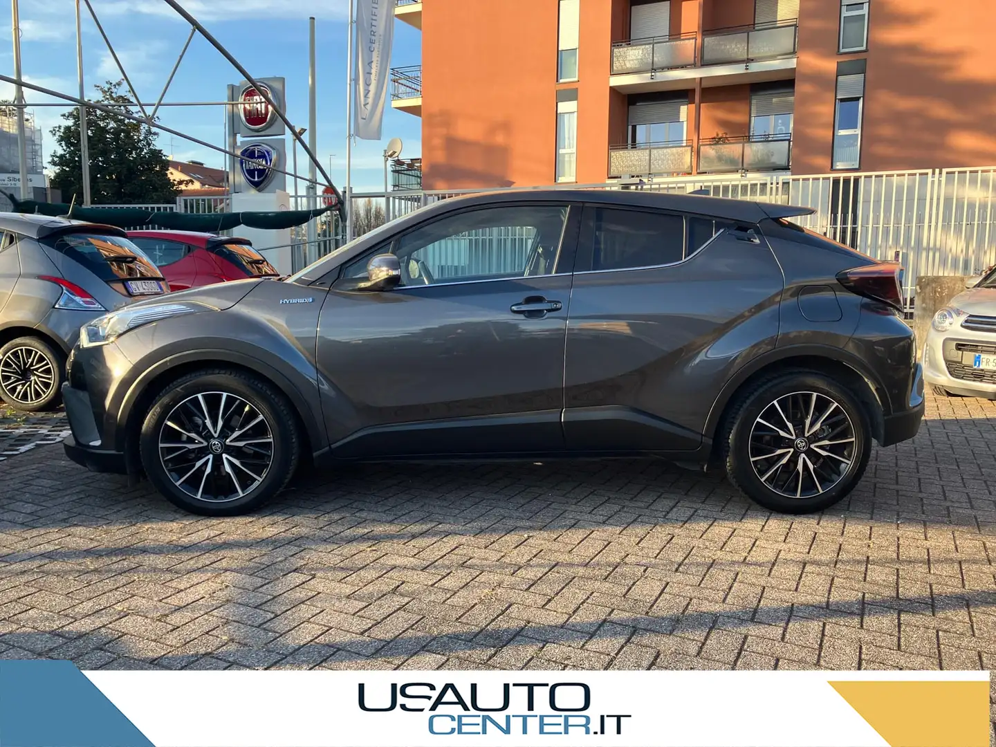 Toyota C-HR I 2016 - 1.8h Lounge 2wd e-cvt my18 Grau - 2
