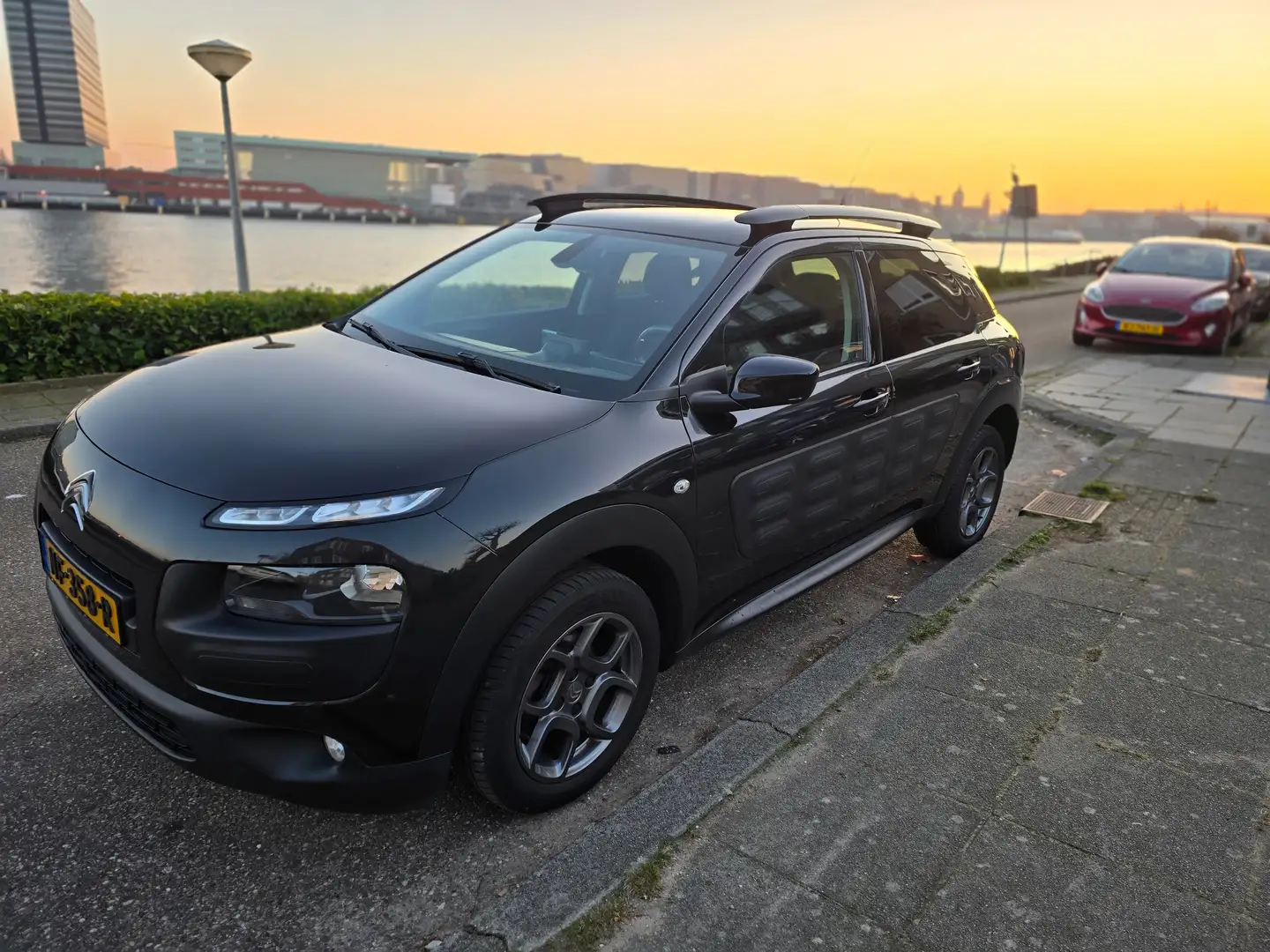 Citroen C4 Cactus C4+Cactus+1.2+PureTech+Shine 2017 zeer goede staat Zwart - 1