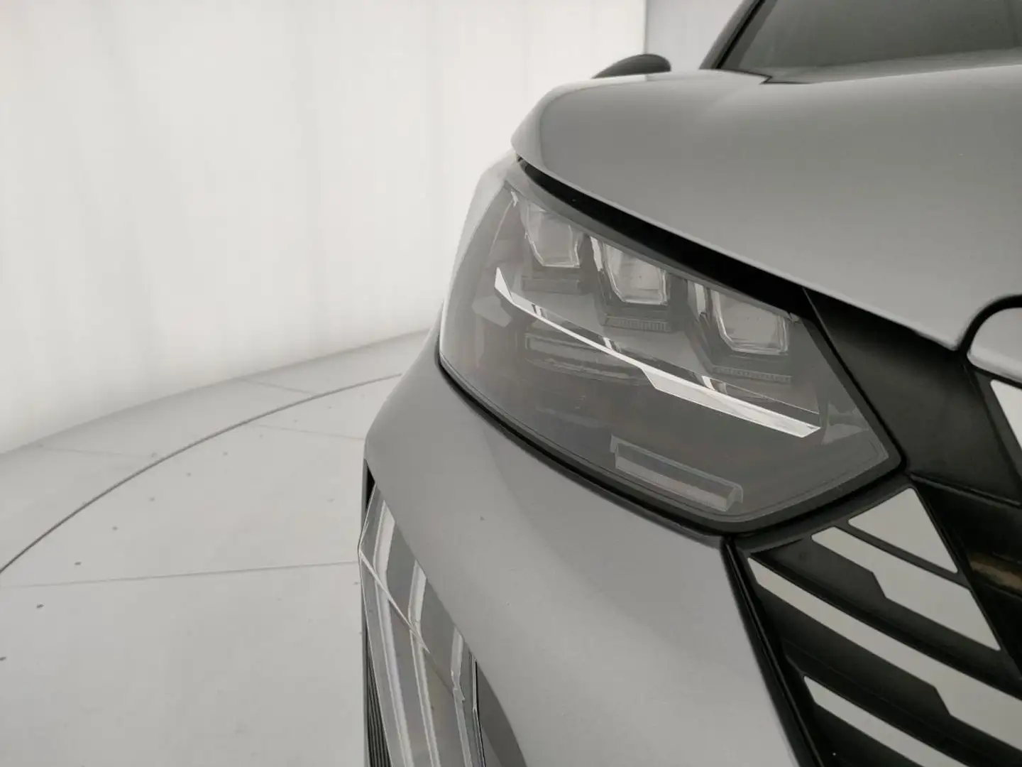 Peugeot 2008 BlueHDi 130 S&S EAT8 GT Gris - 2