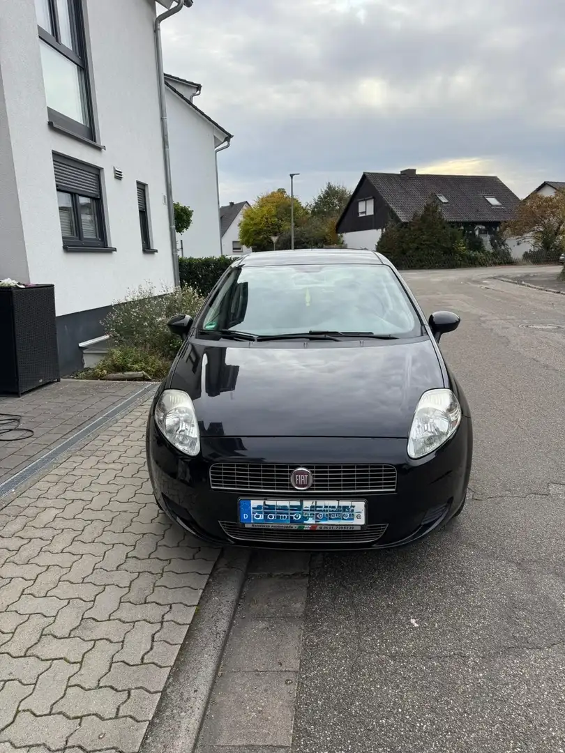 Fiat Grande Punto Grande Punto  5-Türer 1.4 8V Dynamic Schwarz - 1
