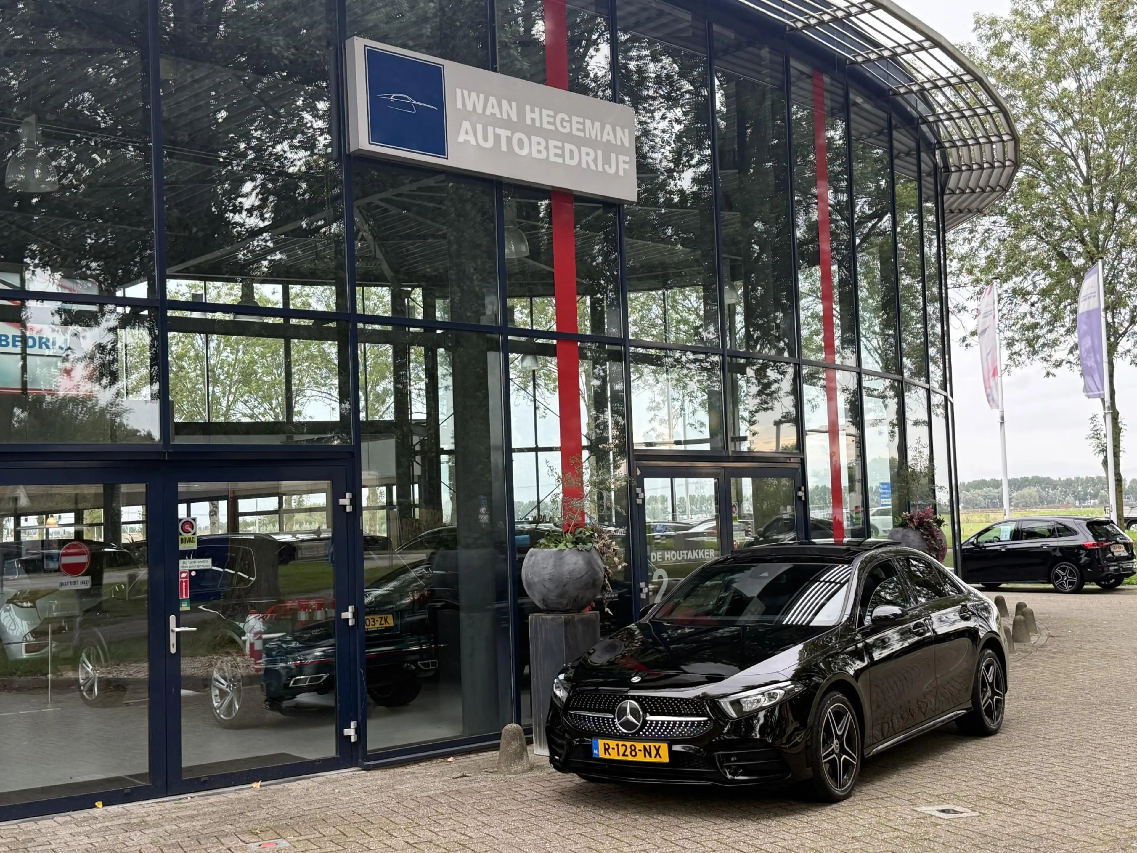 Mercedes-Benz A 250 e Business Solution AMG Limited | Panoramadak | Sf — photo 3