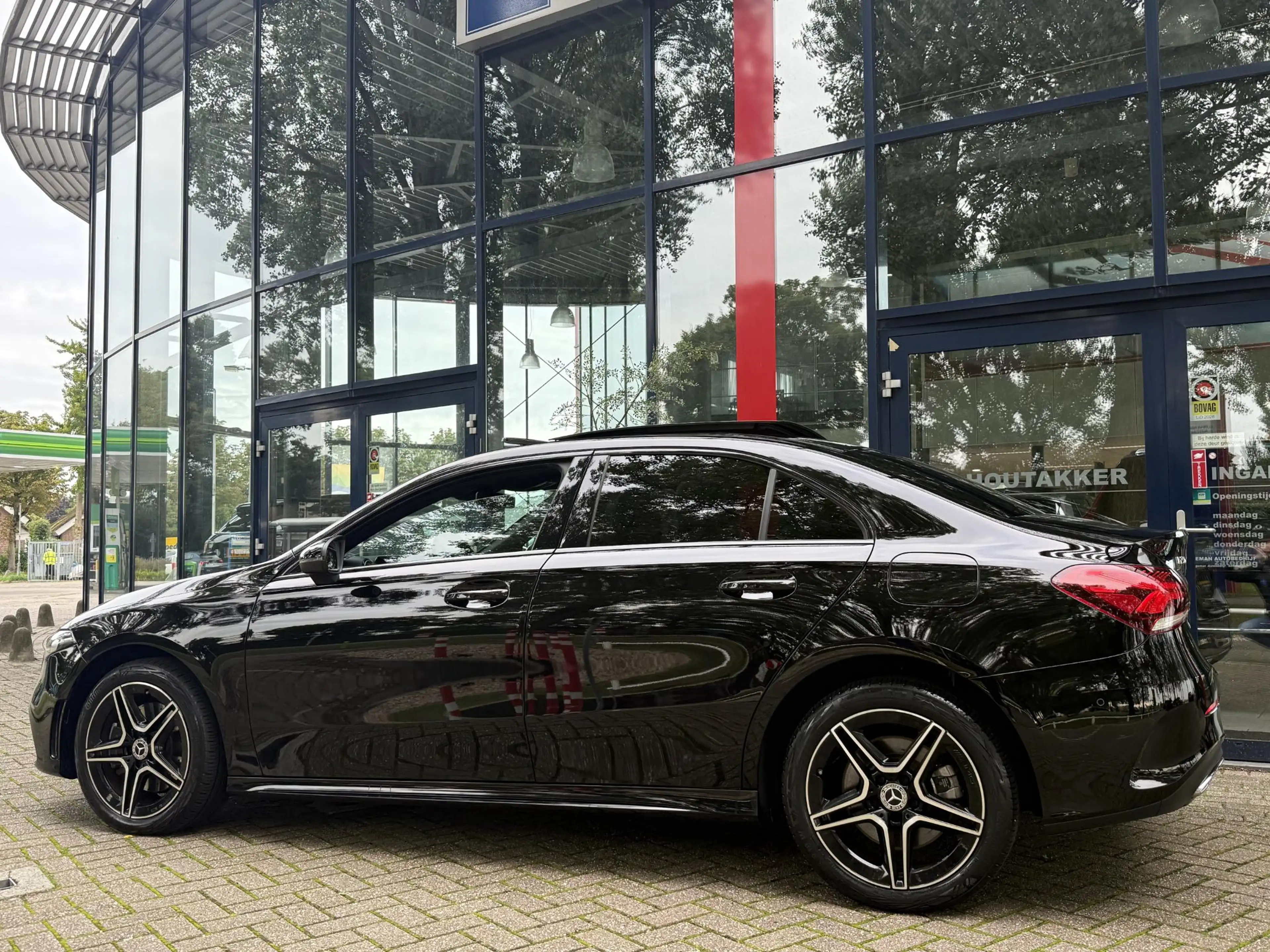 Mercedes-Benz A 250 e Business Solution AMG Limited | Panoramadak | Sf — photo 4