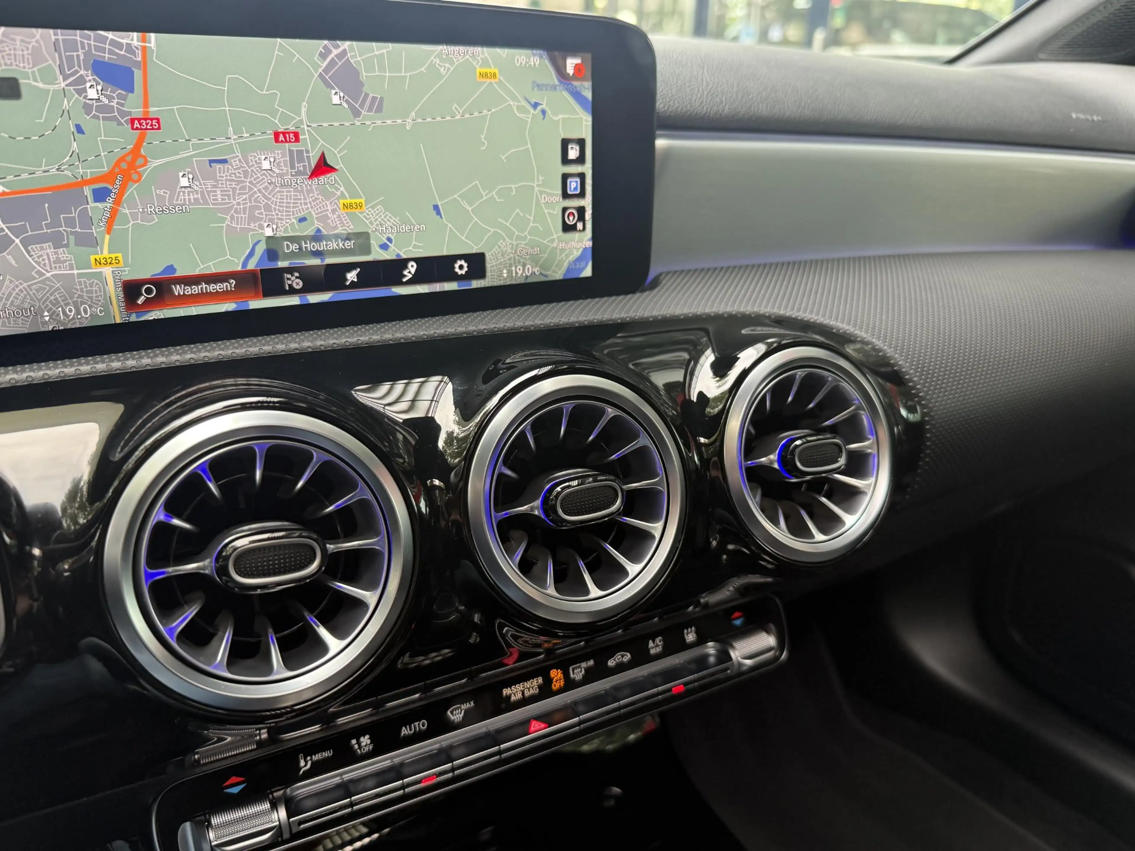 Mercedes-Benz A 250 e Business Solution AMG Limited | Panoramadak | Sf — photo 23
