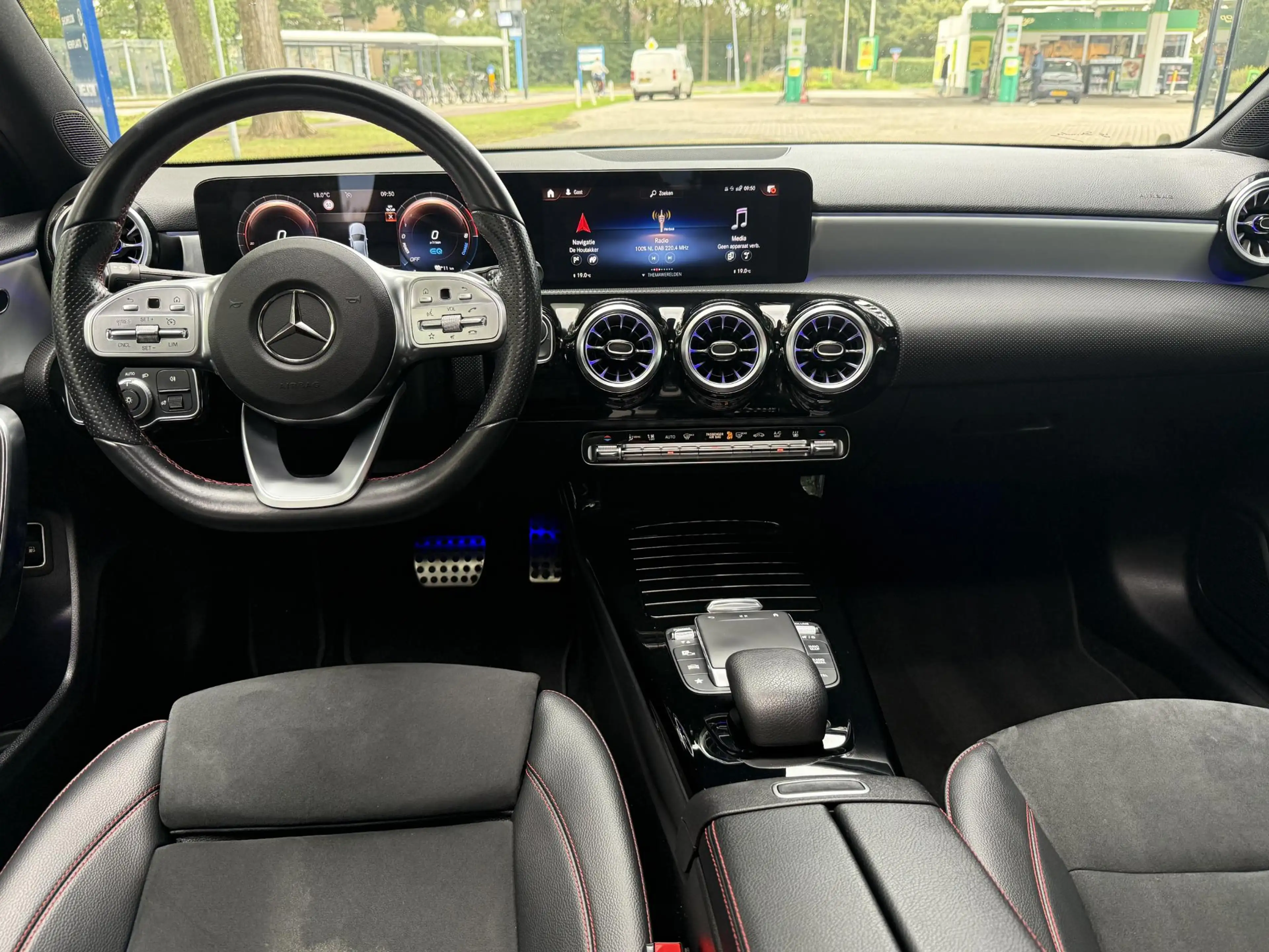 Mercedes-Benz A 250 e Business Solution AMG Limited | Panoramadak | Sf — photo 30