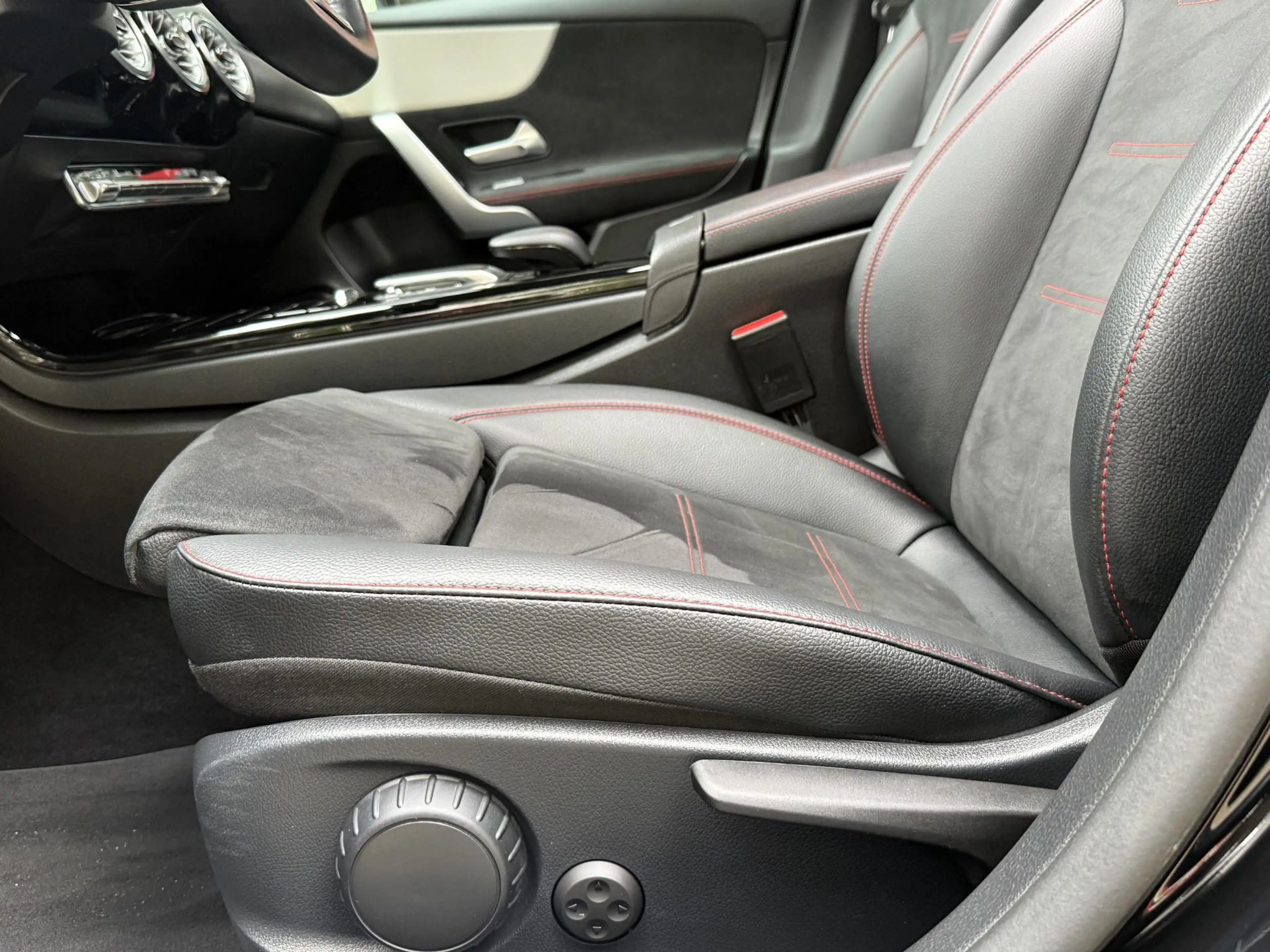 Mercedes-Benz A 250 e Business Solution AMG Limited | Panoramadak | Sf — photo 16