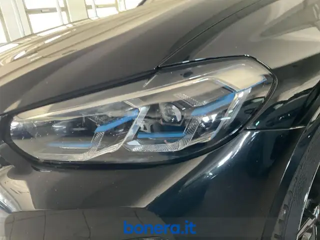 BMW X4 view 11