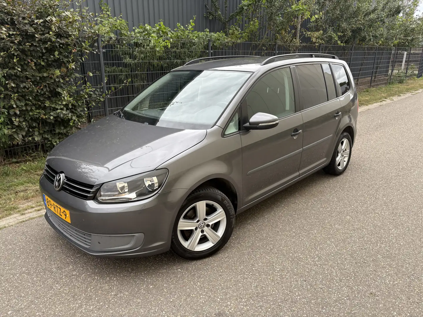 Volkswagen Touran 1.2 TSI Trendline BlueMotion / NAVI / AIRCO / CRUI Grau - 2
