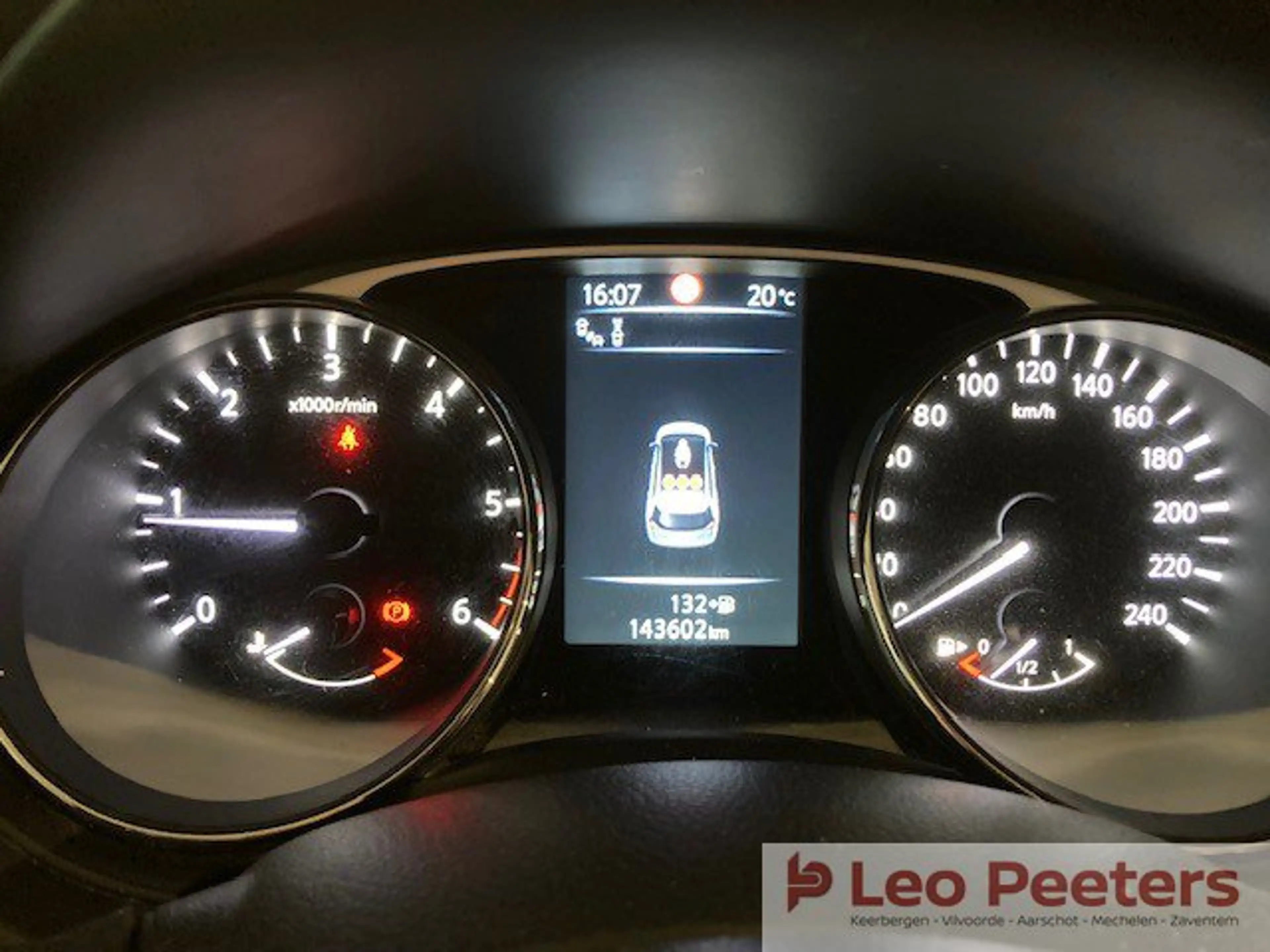 Nissan X-Trail dCi Tekna 4x4 — photo 11