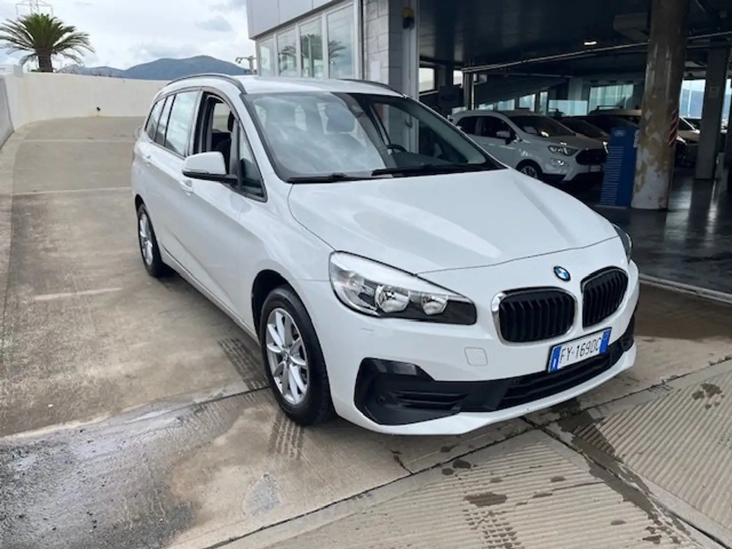 BMW 216 216d Gran Tourer Business 7pti auto Bianco - 2