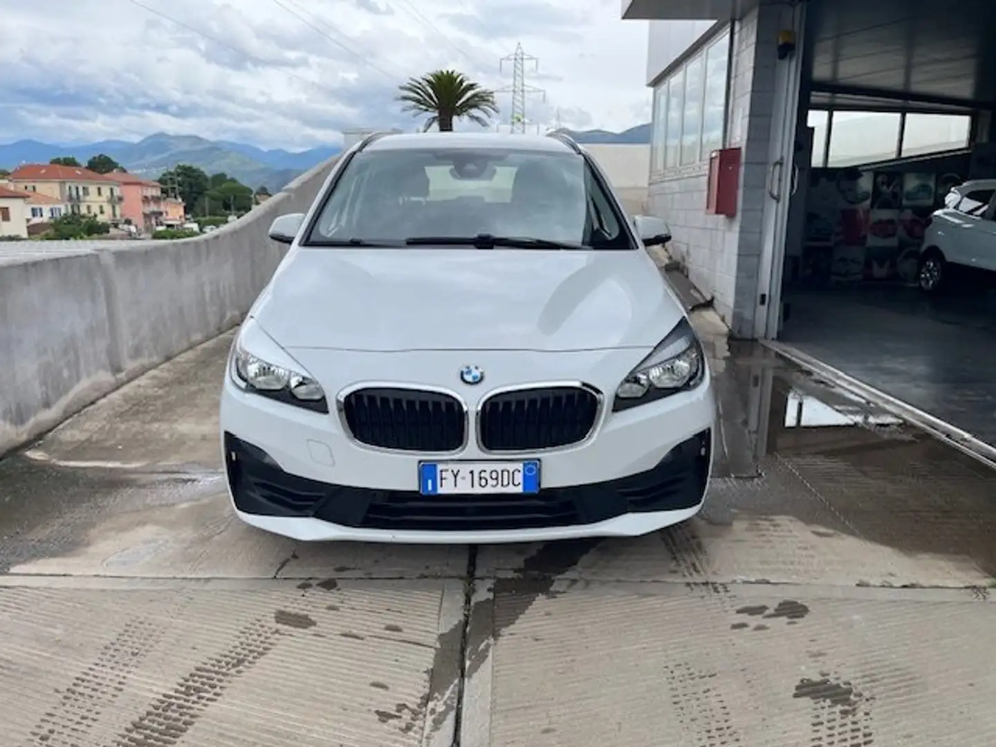 BMW 216 216d Gran Tourer Business 7pti auto Bianco - 1