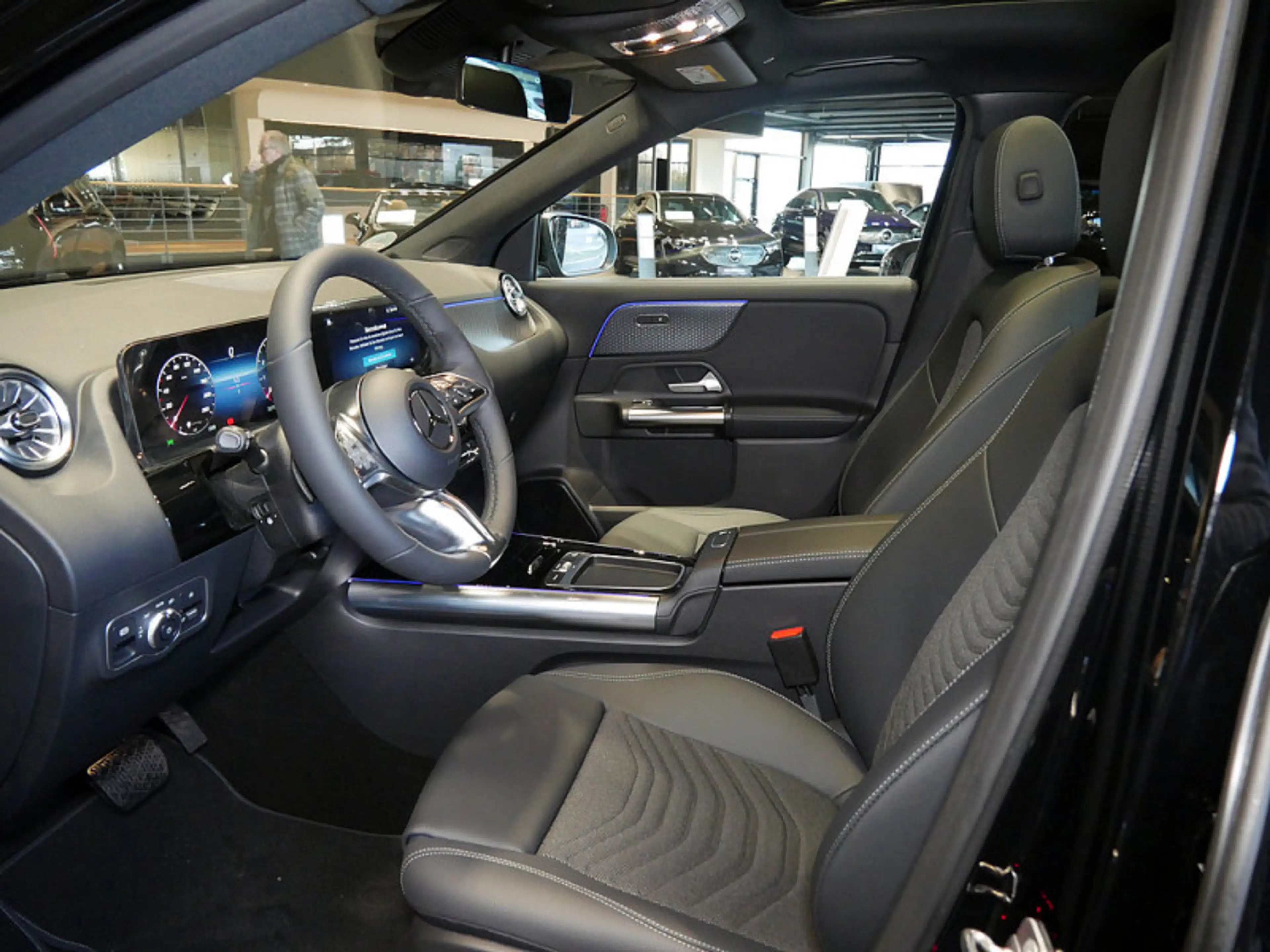 Mercedes-Benz GLA 200 NIGHT PROGRESSIVE 360 AHK DISTR KAMERA — photo 15