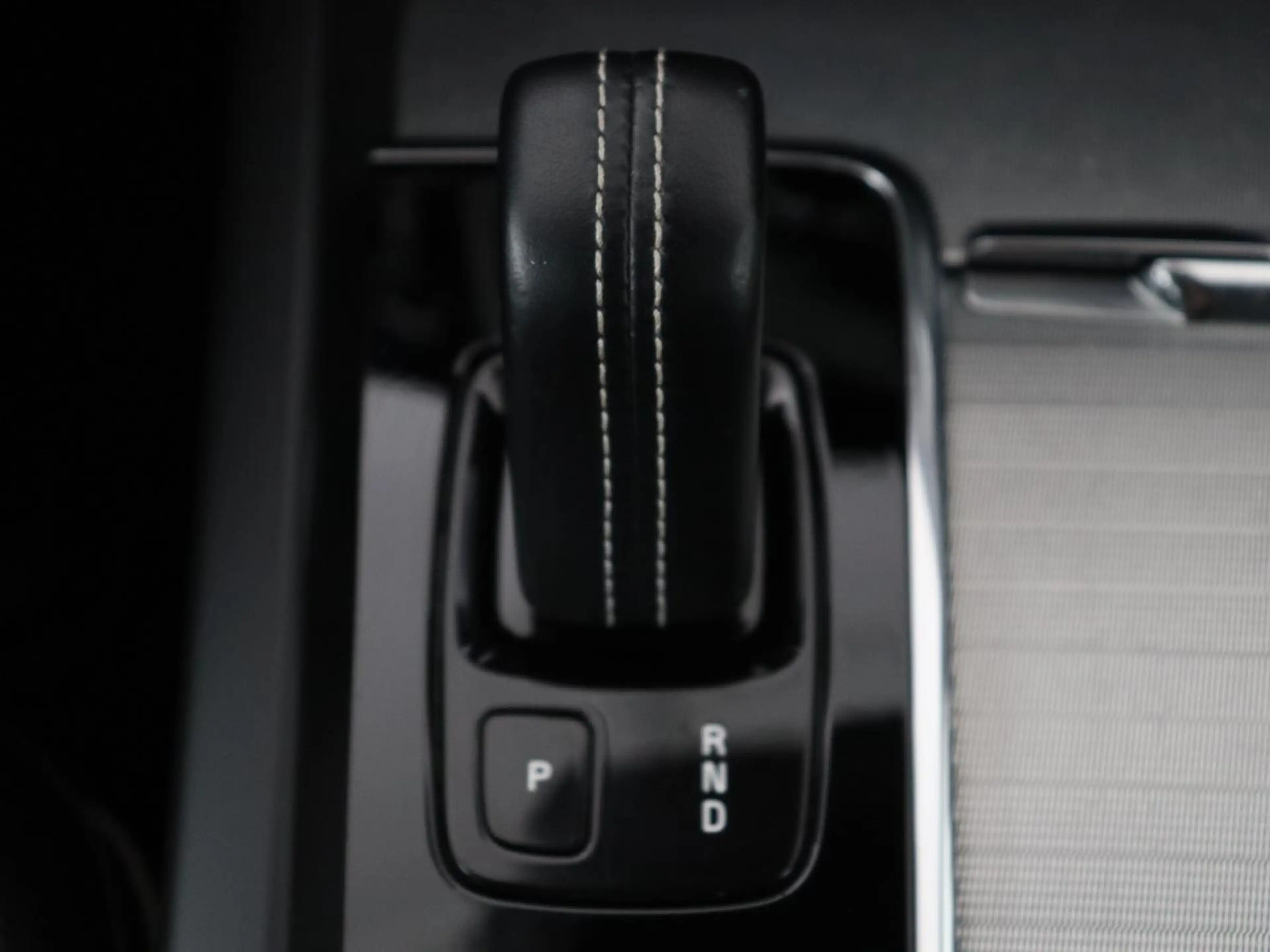 Volvo V60 2.0 B4 R-Design | Leder | Trekhaak | Black Pack | — photo 9