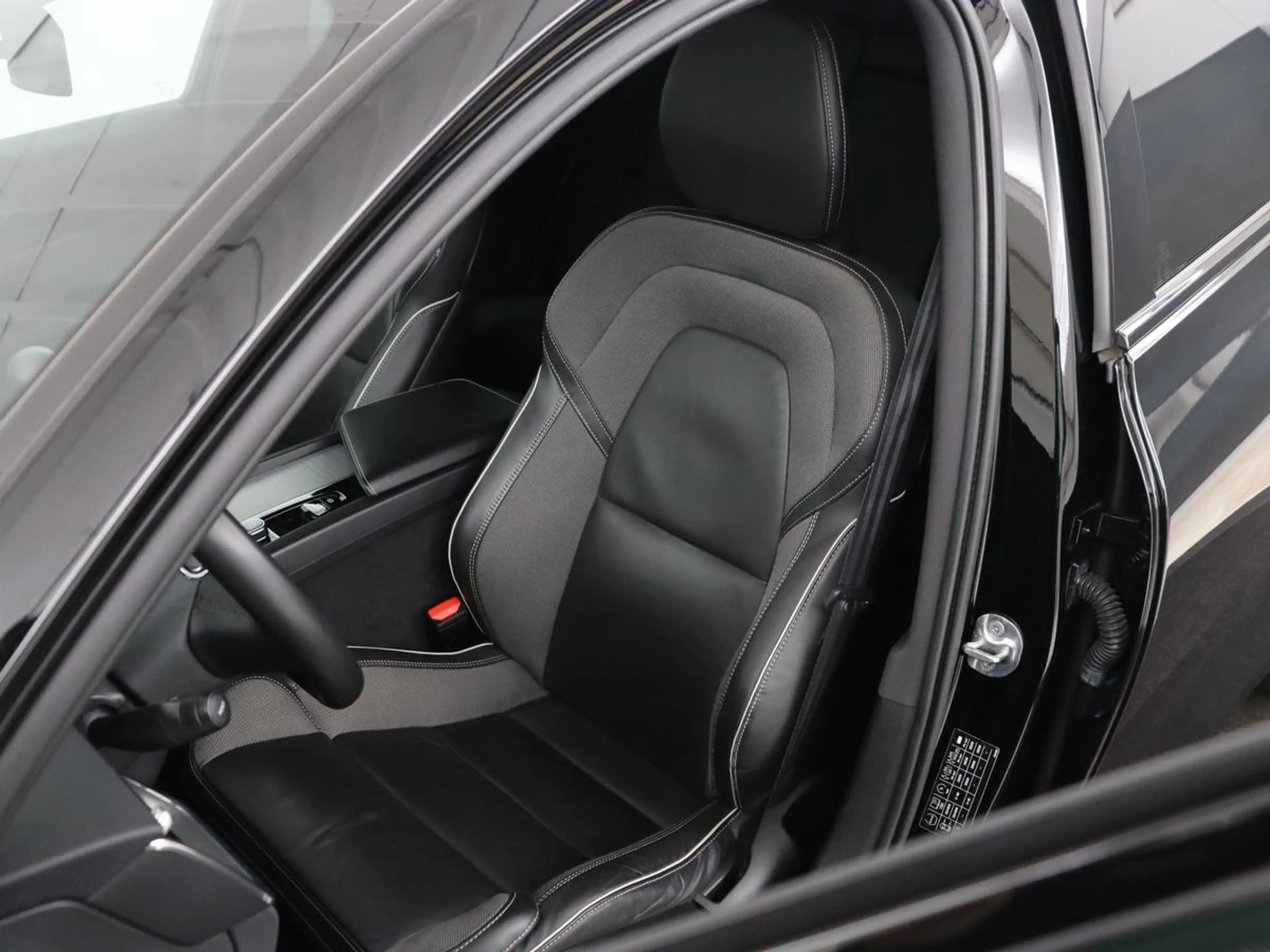 Volvo V60 2.0 B4 R-Design | Leder | Trekhaak | Black Pack | — photo 5