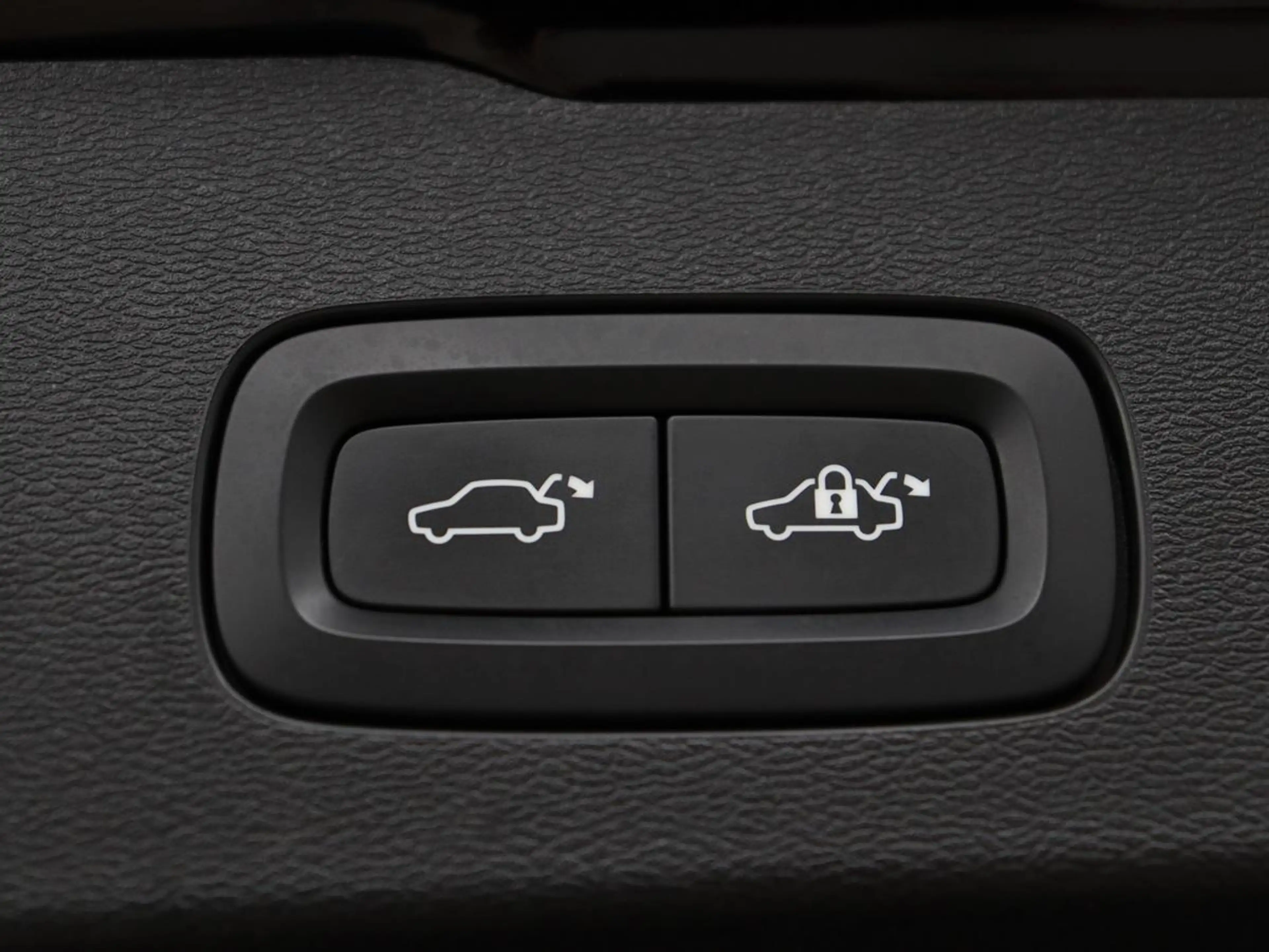 Volvo V60 2.0 B4 R-Design | Leder | Trekhaak | Black Pack | — photo 16