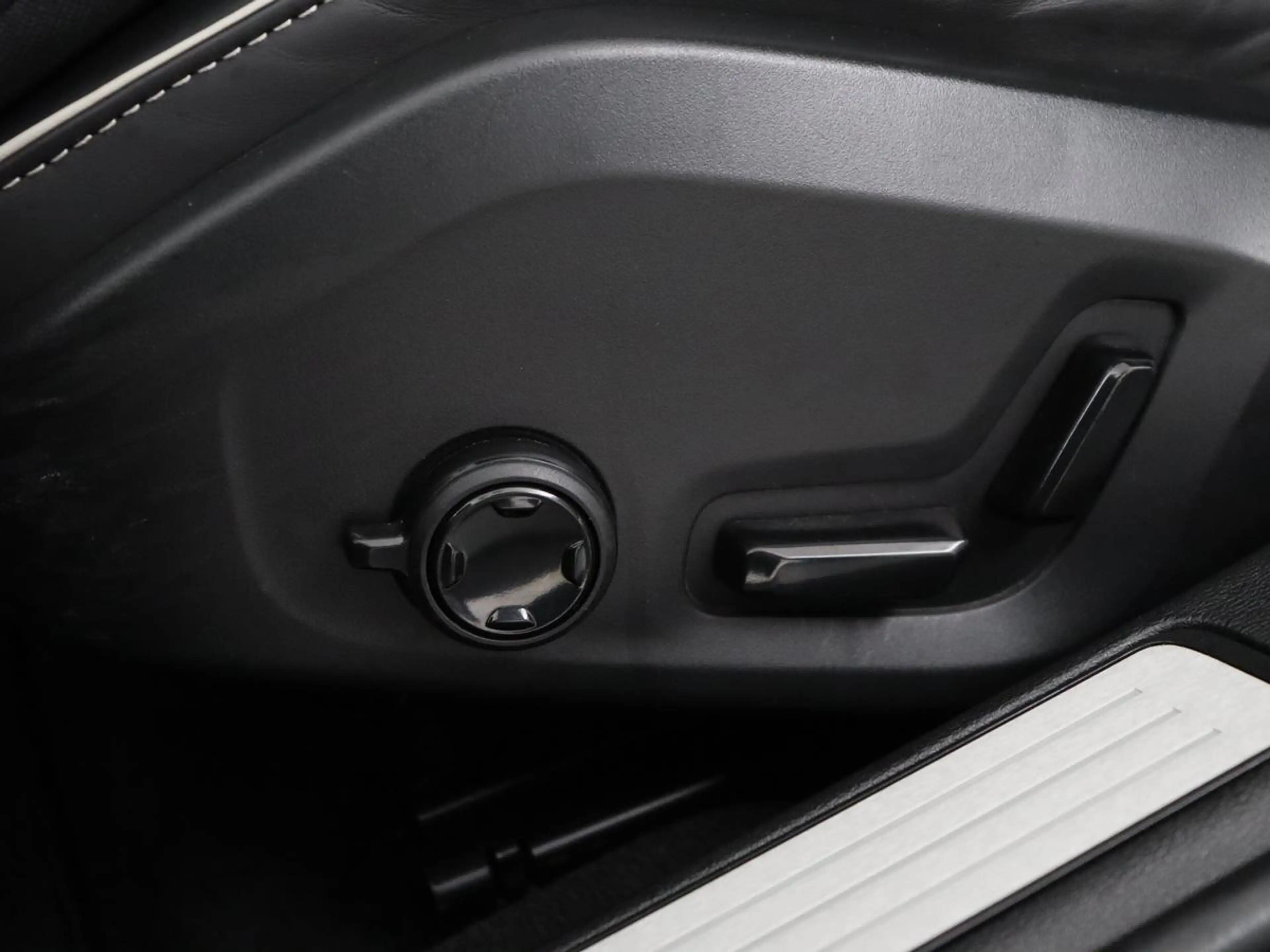 Volvo V60 2.0 B4 R-Design | Leder | Trekhaak | Black Pack | — photo 31
