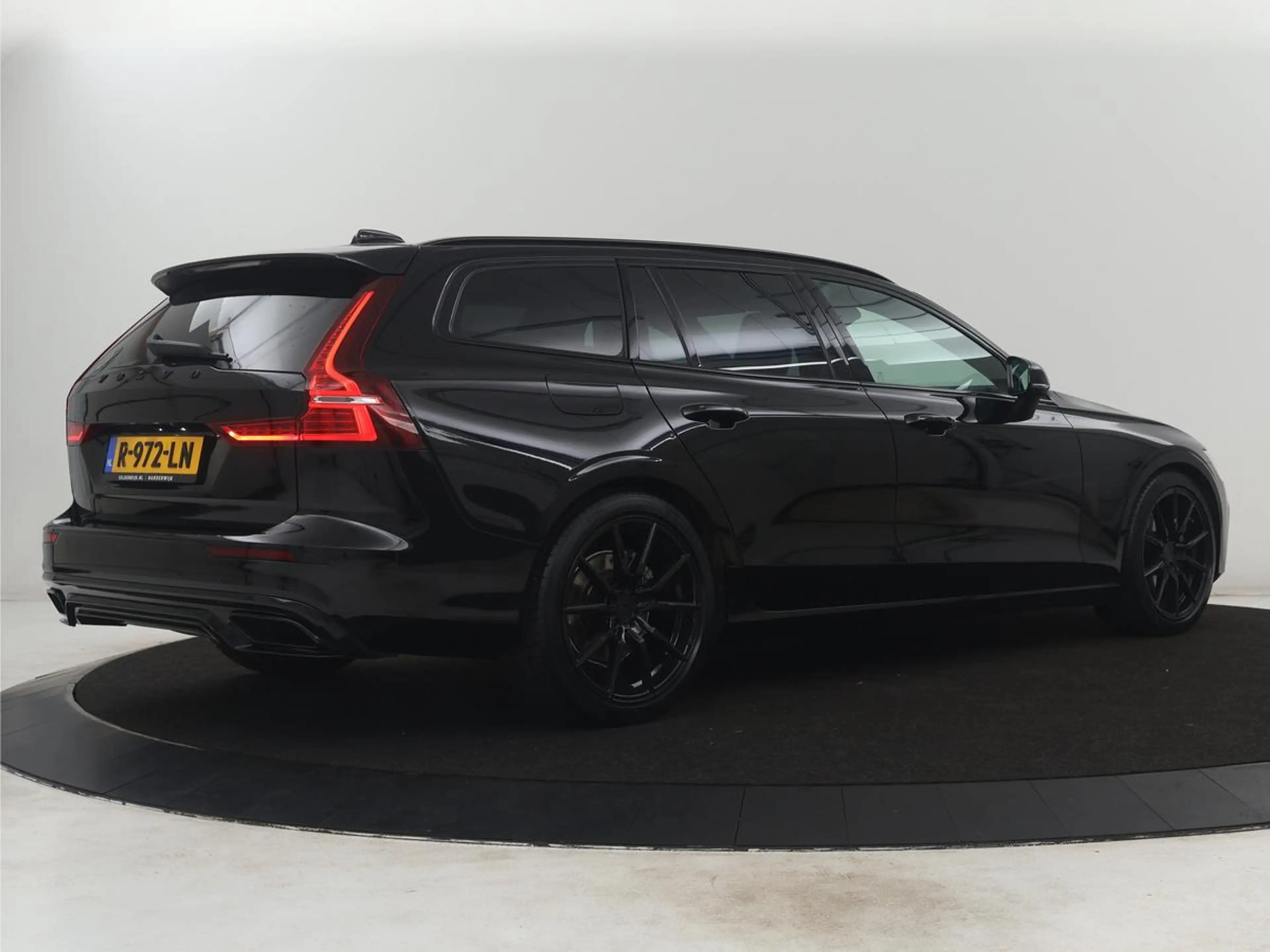 Volvo V60 2.0 B4 R-Design | Leder | Trekhaak | Black Pack | — photo 35