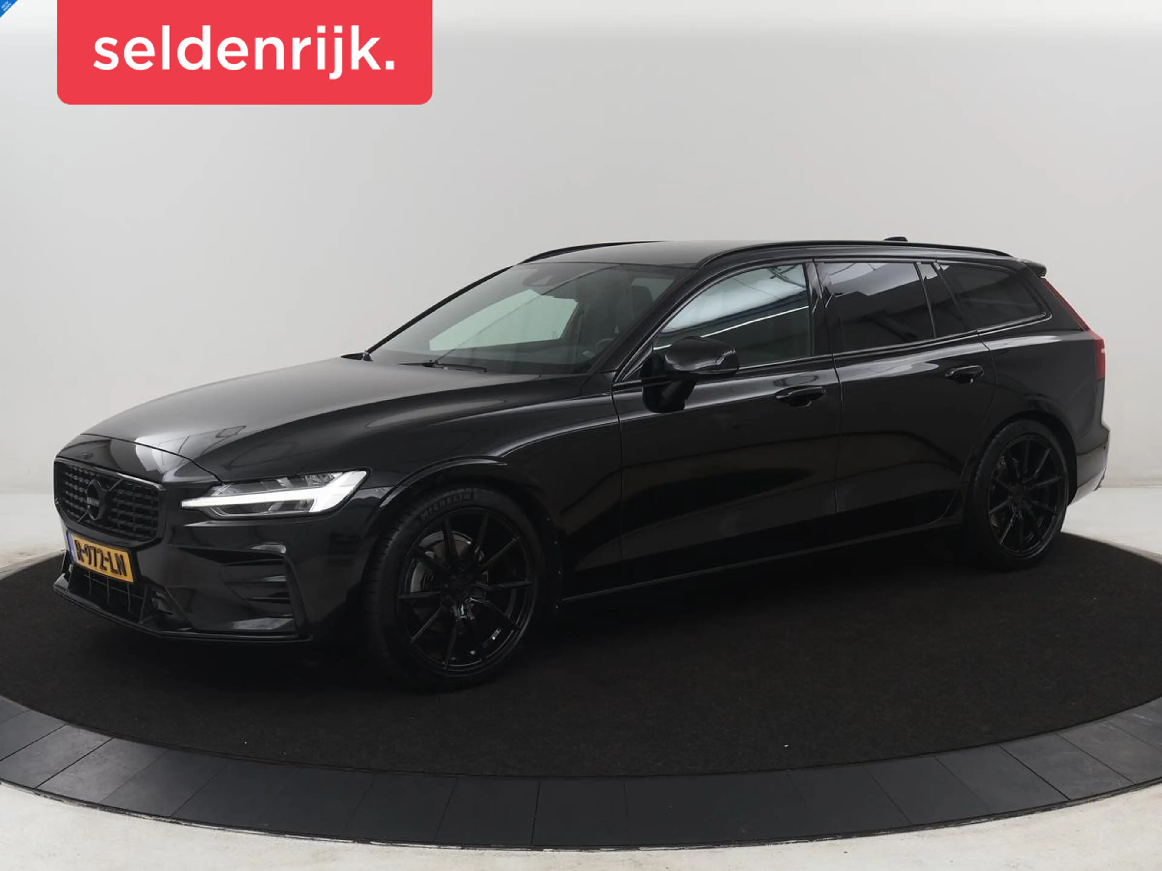 Volvo V60 2.0 B4 R-Design | Leder | Trekhaak | Black Pack |