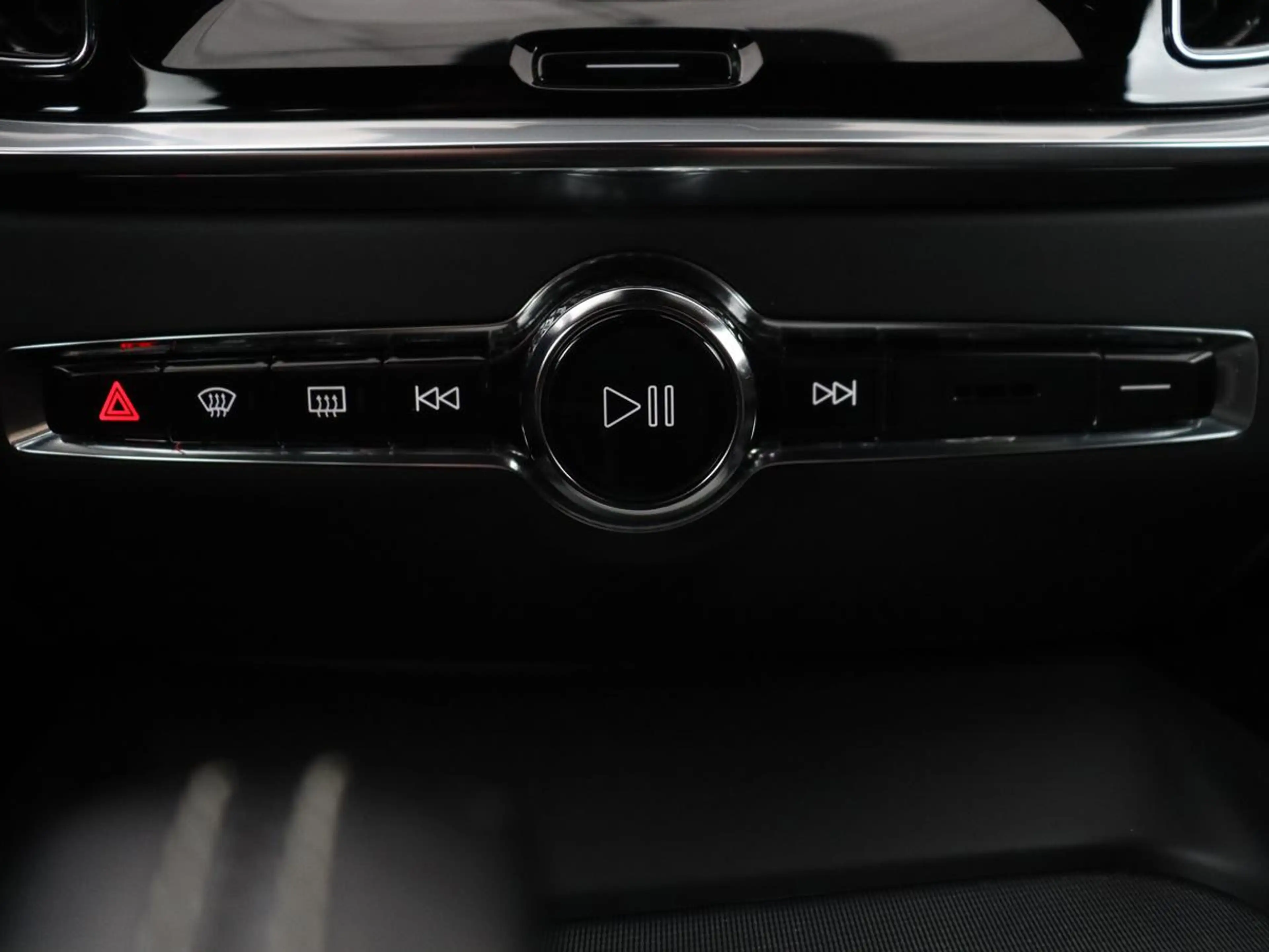 Volvo V60 2.0 B4 R-Design | Leder | Trekhaak | Black Pack | — photo 28