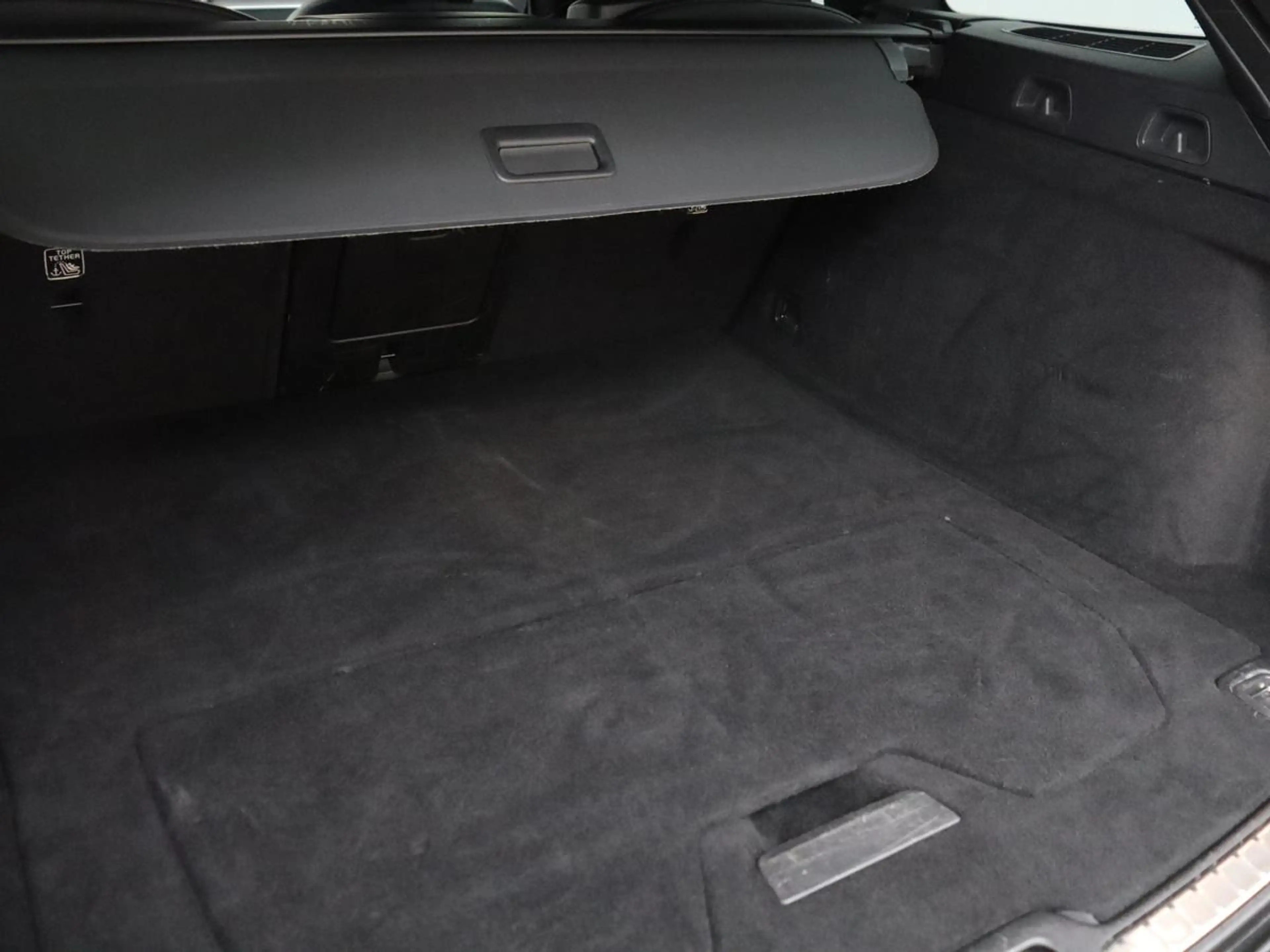 Volvo V60 2.0 B4 R-Design | Leder | Trekhaak | Black Pack | — photo 33
