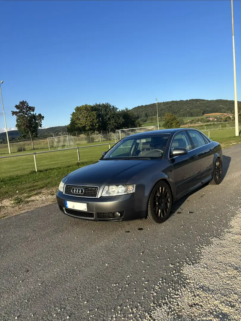 Audi A4 2.0 - 1