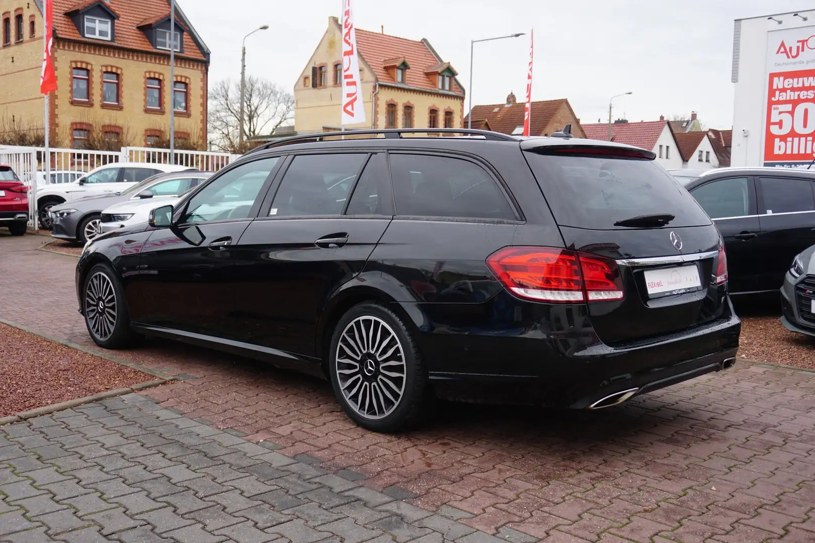 Mercedes-Benz E 250 E250 CGI T-Modell Avantgarde Aut. LED AHK 360° Noir - 2