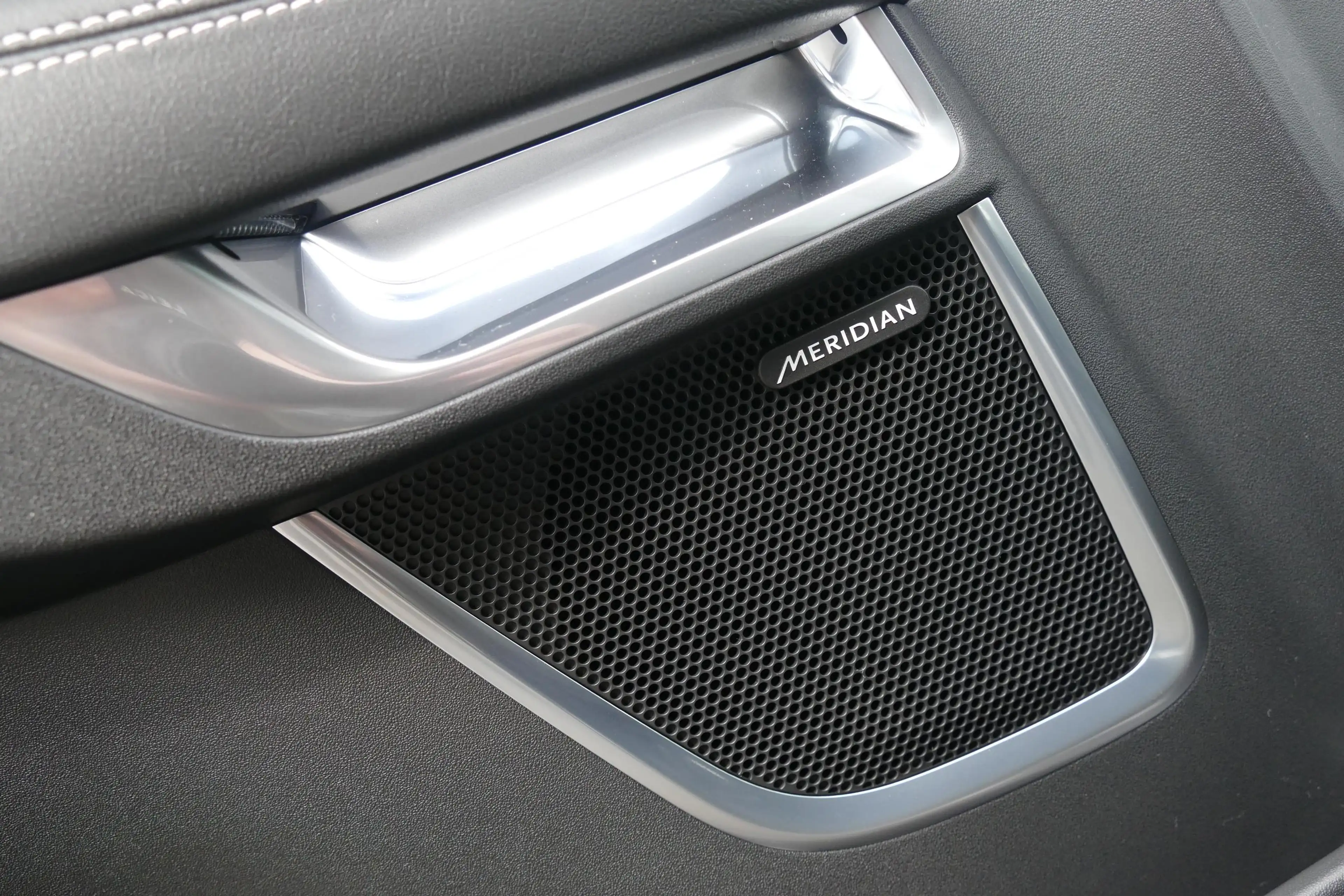 Jaguar E-Pace P300e R-Dynamic S AWD Auto — photo 12