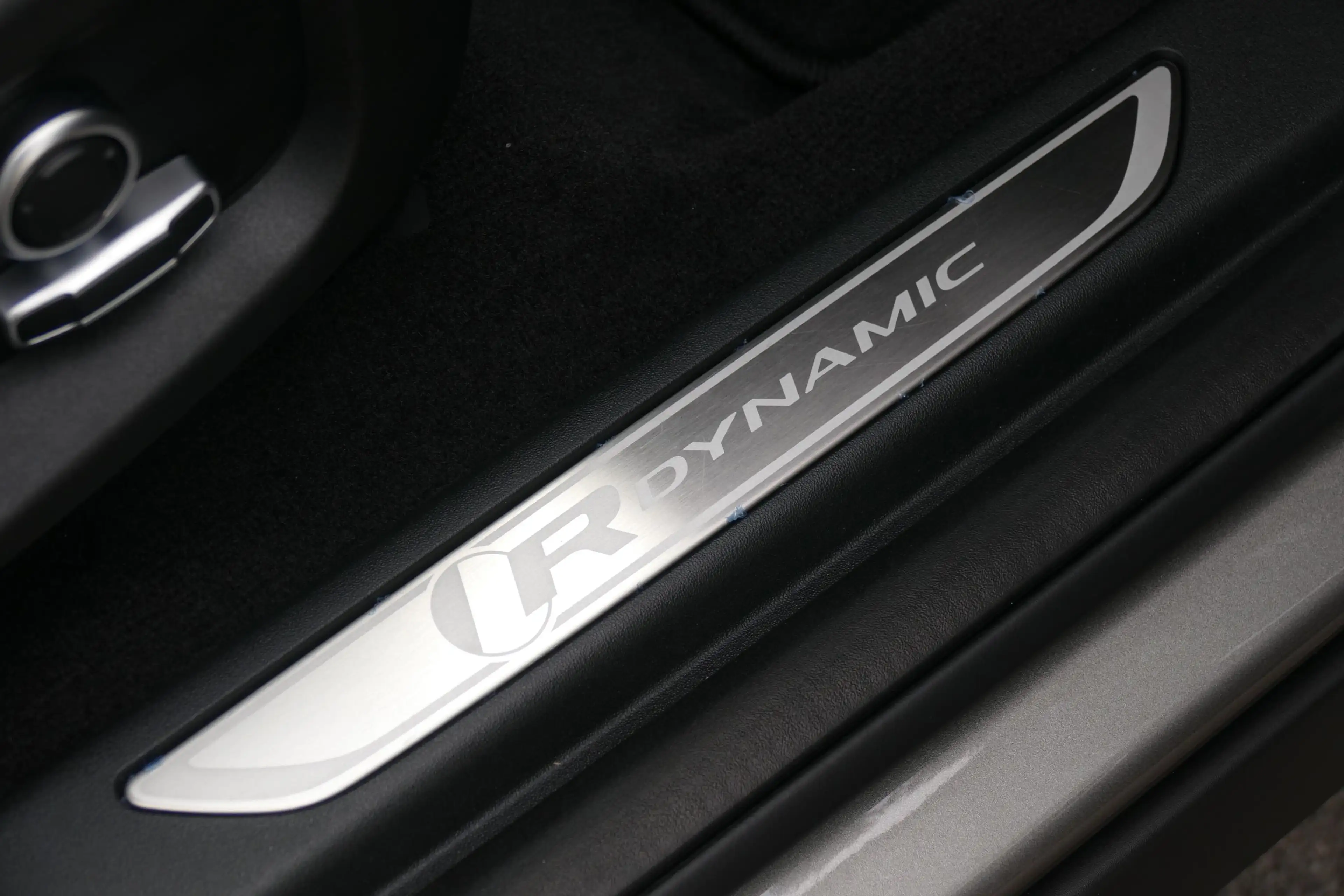 Jaguar E-Pace P300e R-Dynamic S AWD Auto — photo 10