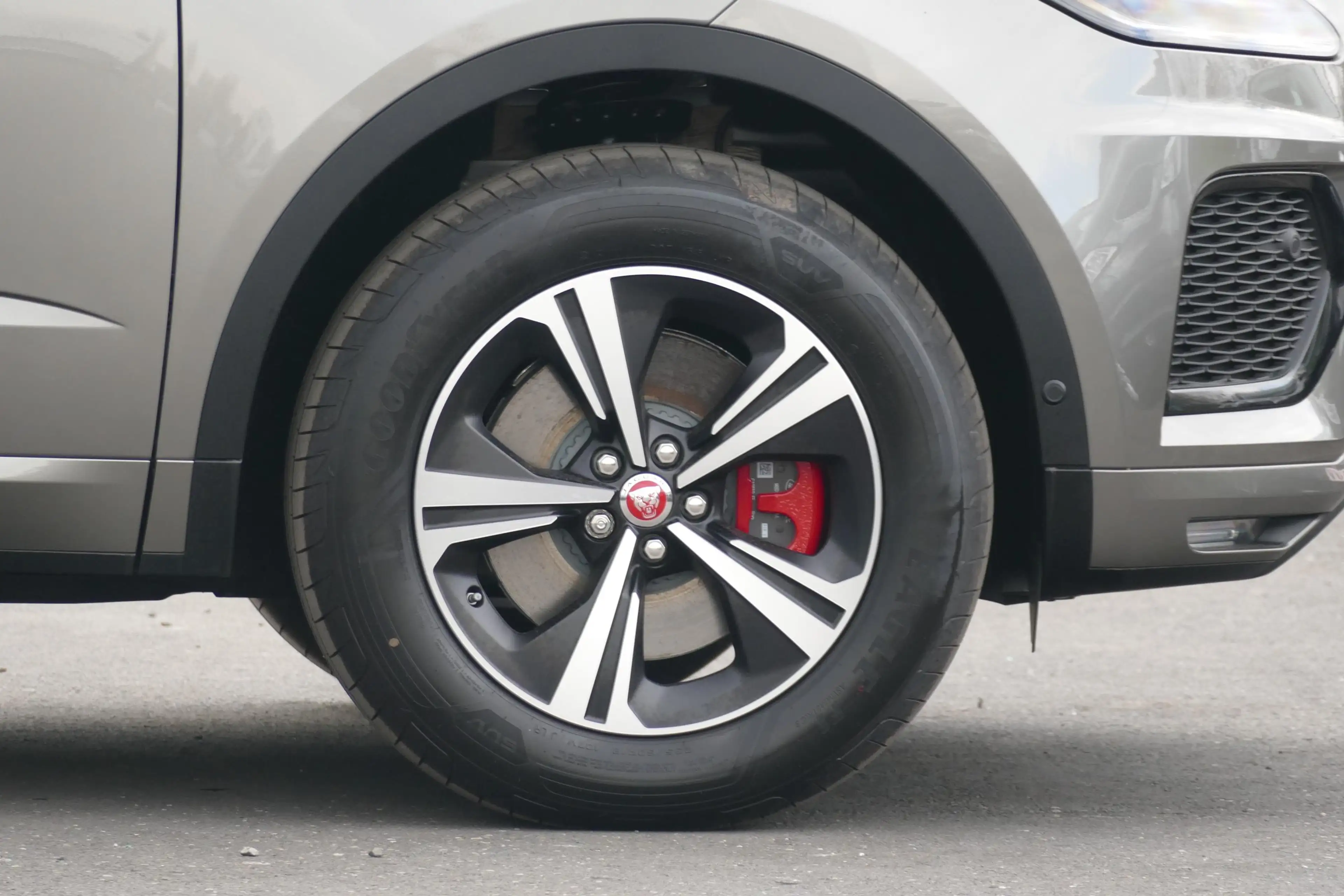 Jaguar E-Pace P300e R-Dynamic S AWD Auto — photo 6