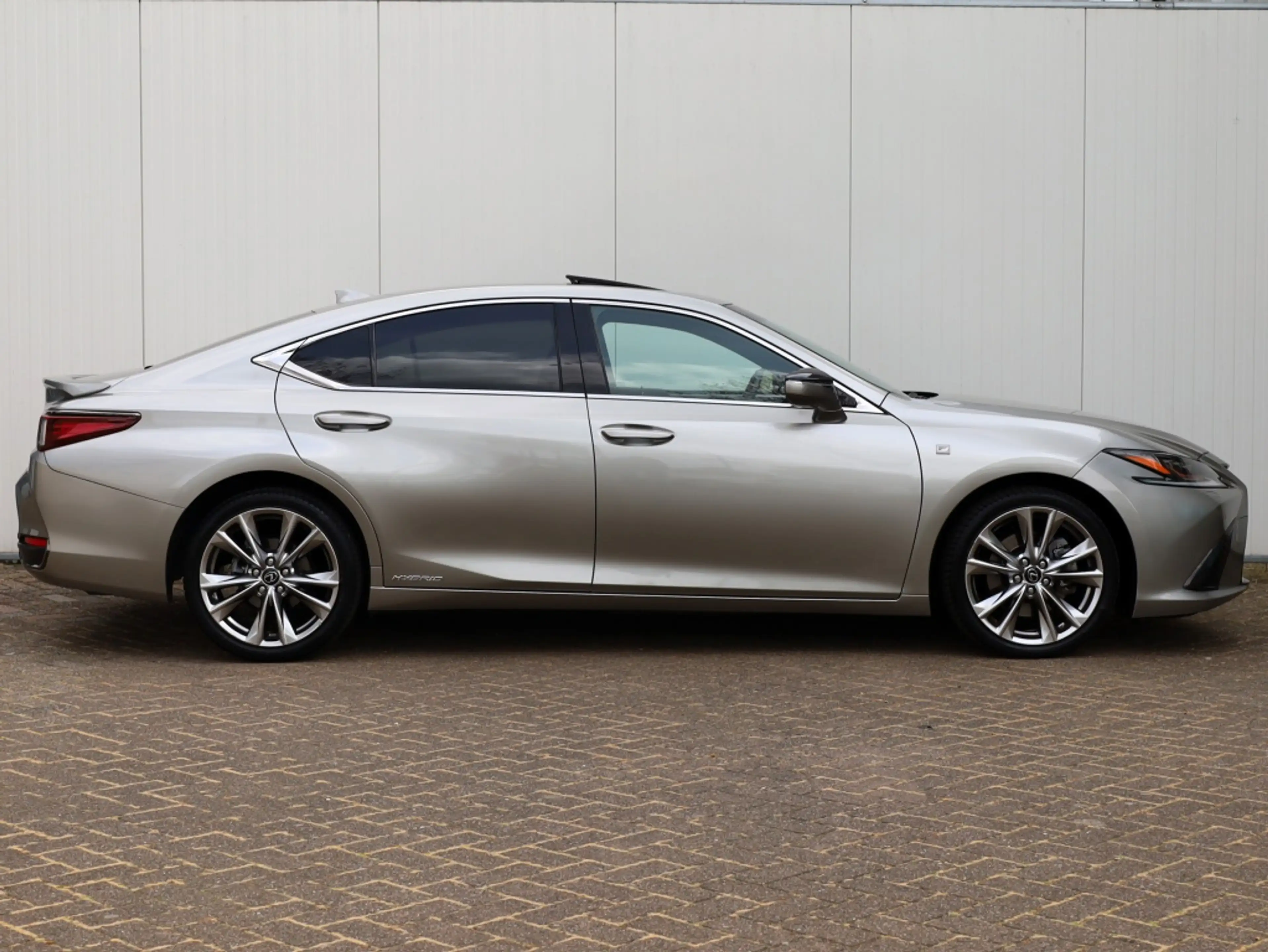 Lexus ES 300 300h F Sport Line | 360 Camera | Premium Navi | Do — photo 6