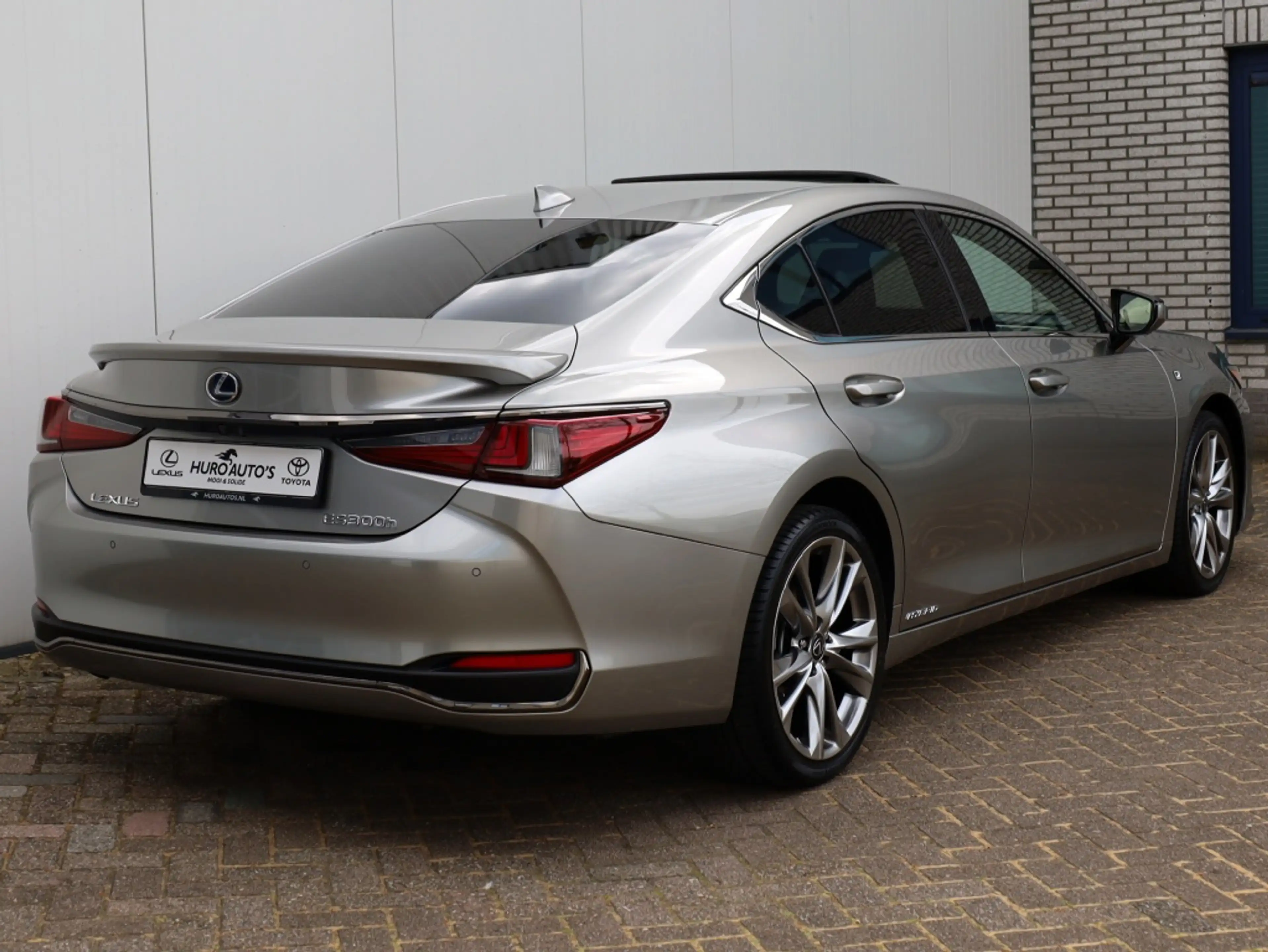 Lexus ES 300 300h F Sport Line | 360 Camera | Premium Navi | Do — photo 39