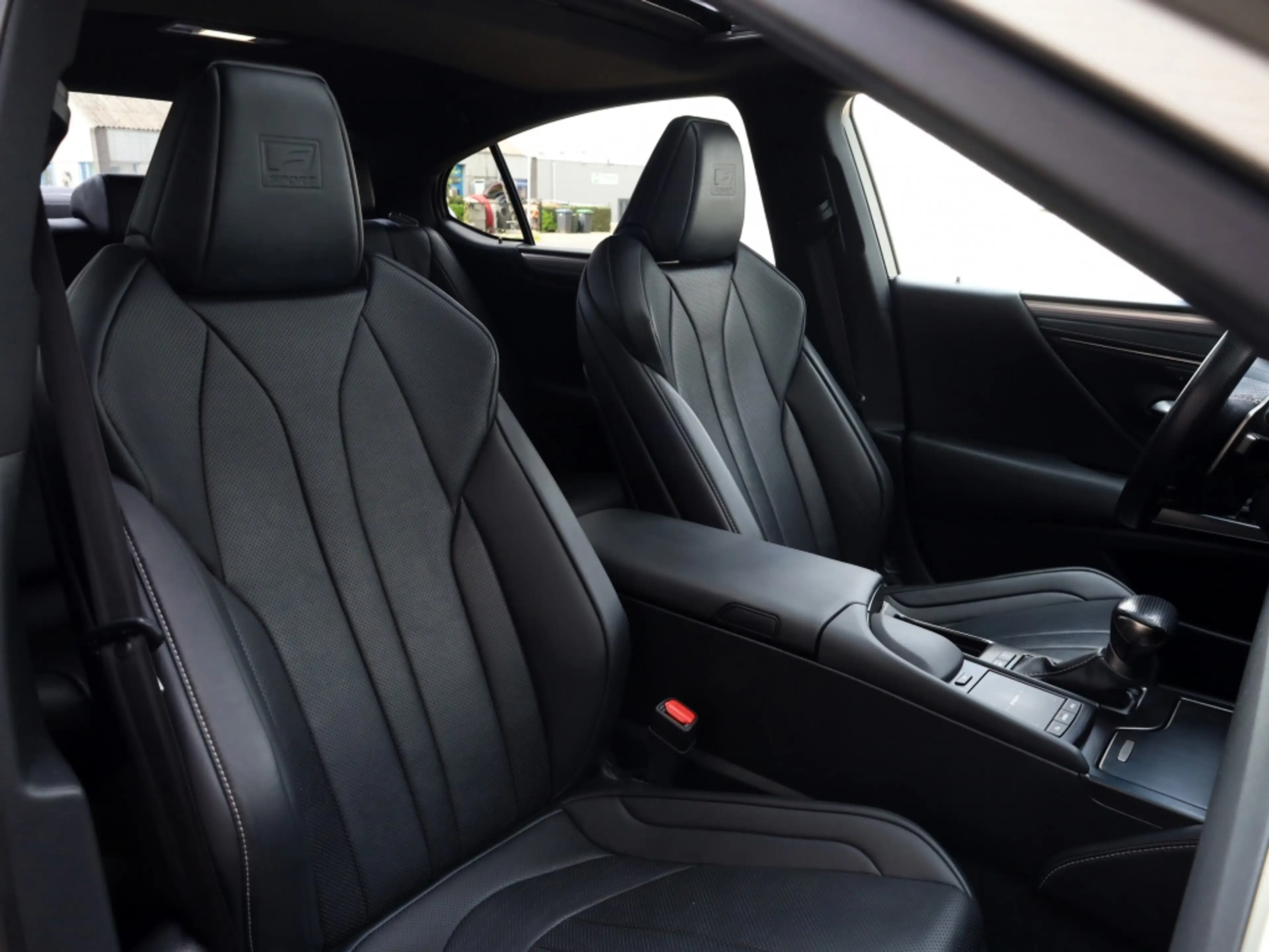 Lexus ES 300 300h F Sport Line | 360 Camera | Premium Navi | Do — photo 12