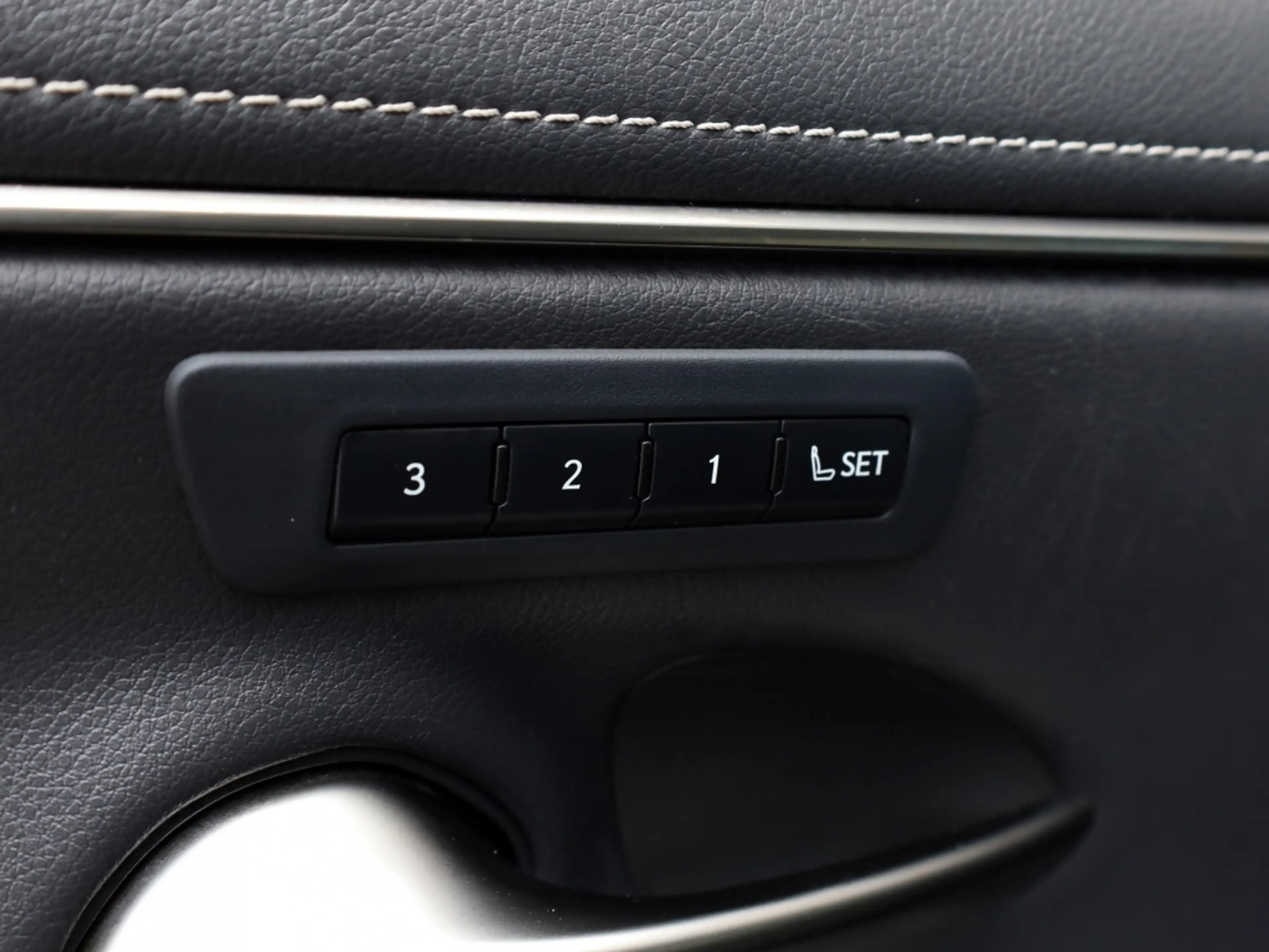 Lexus ES 300 300h F Sport Line | 360 Camera | Premium Navi | Do — photo 24