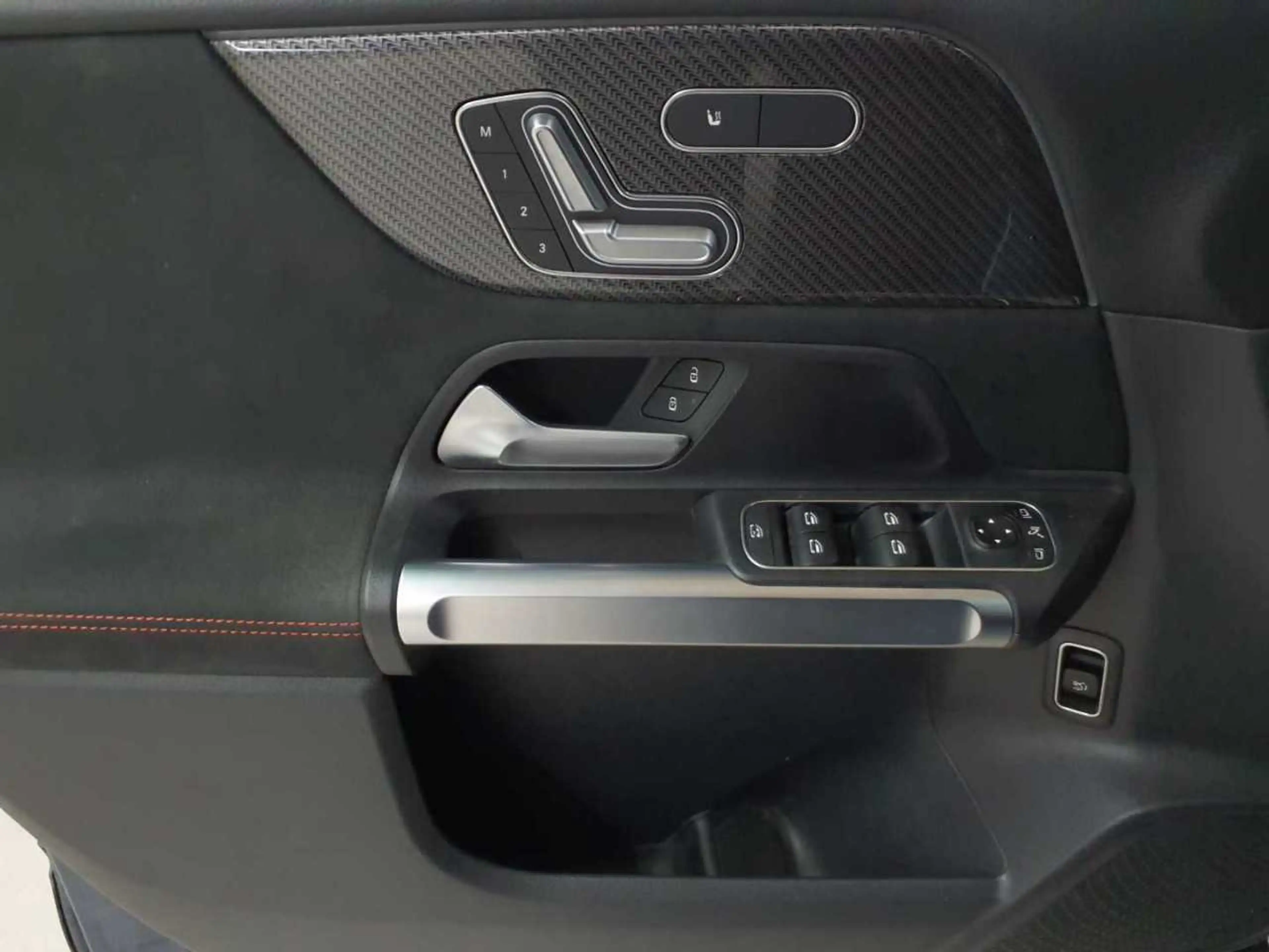 Mercedes-Benz GLB 220 GLB 220 d 4M 8G-DCT AMG Line AHK BusiP PANO — photo 3