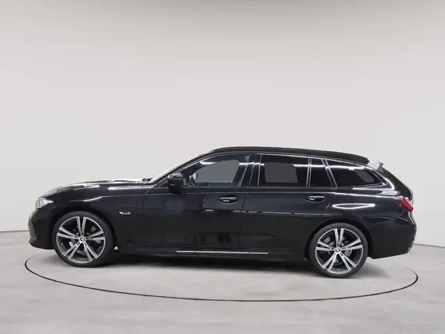 BMW 3 Series view 6