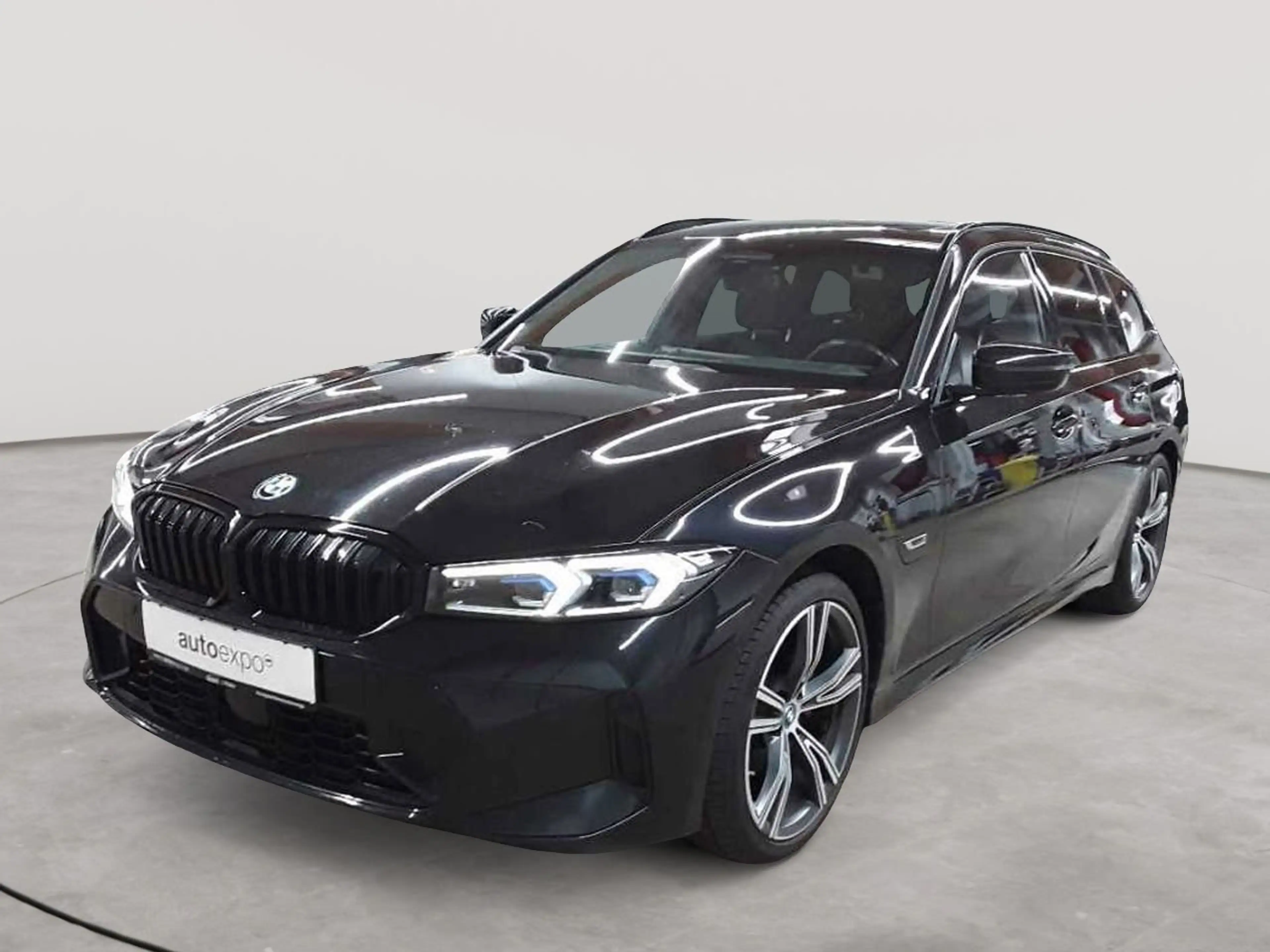 BMW 330 330e Touring Aut. NAVI LED PDC KAMERA — photo 2