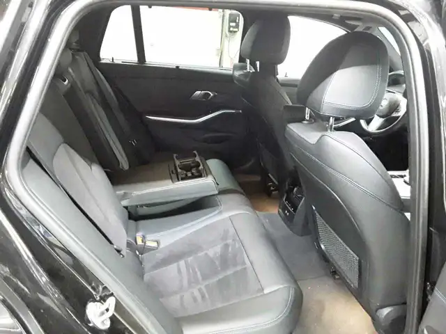 BMW 3 Series view 14