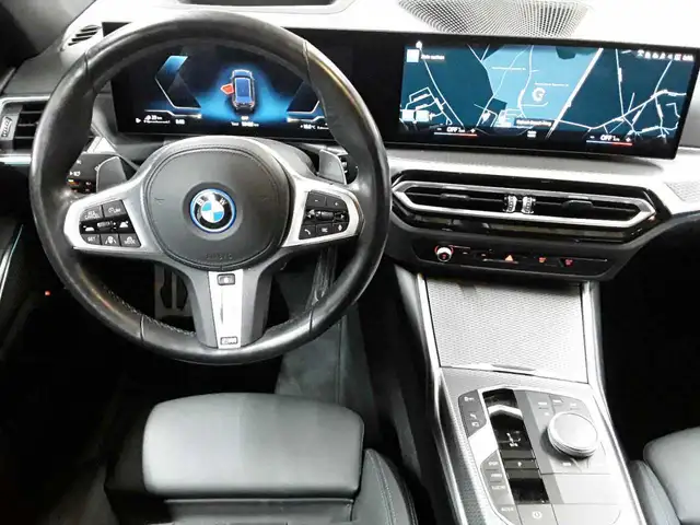 BMW 3 Series view 10