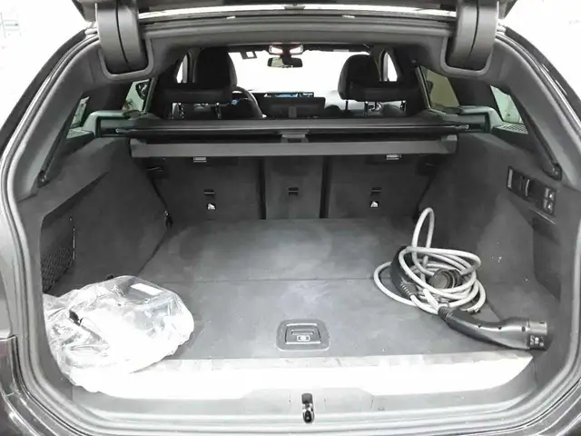 BMW 3 Series view 15