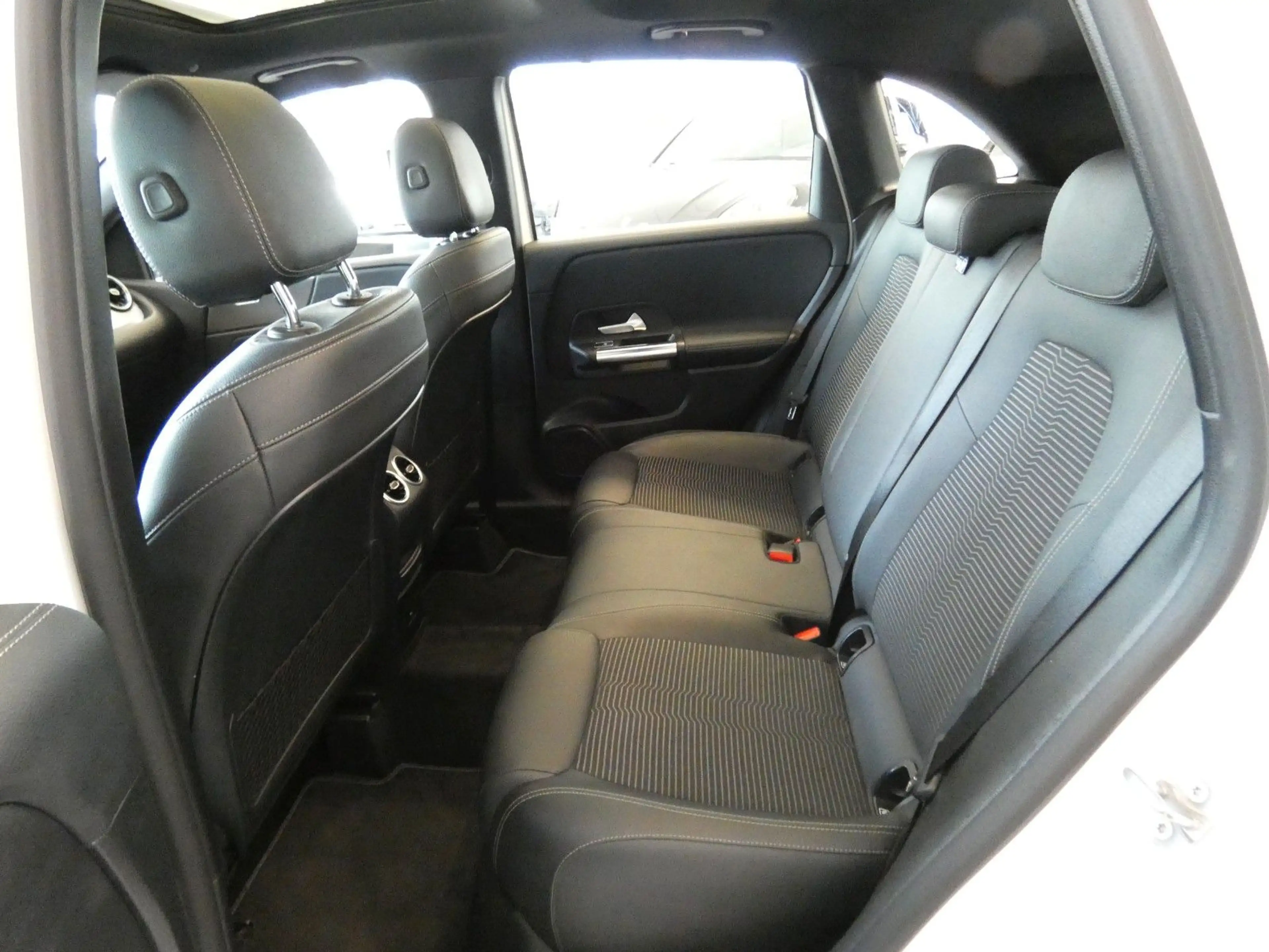 Mercedes-Benz B 220 d Progressive Pano/Shz/Ahk/Autom. — photo 12