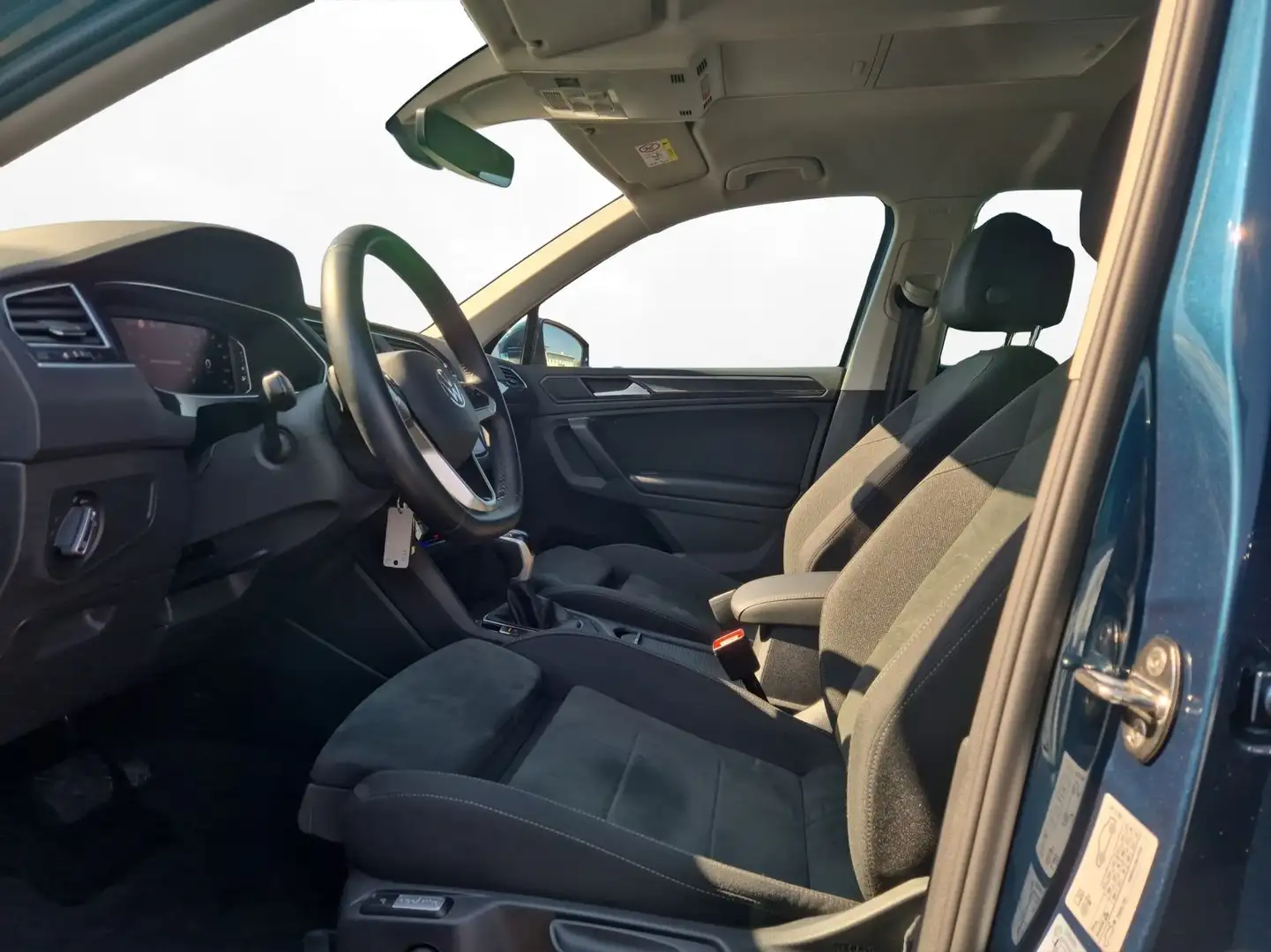 Volkswagen Tiguan 2.0 TDI DSG Elegance Navi AHK Kamera SiHz Blau - 2