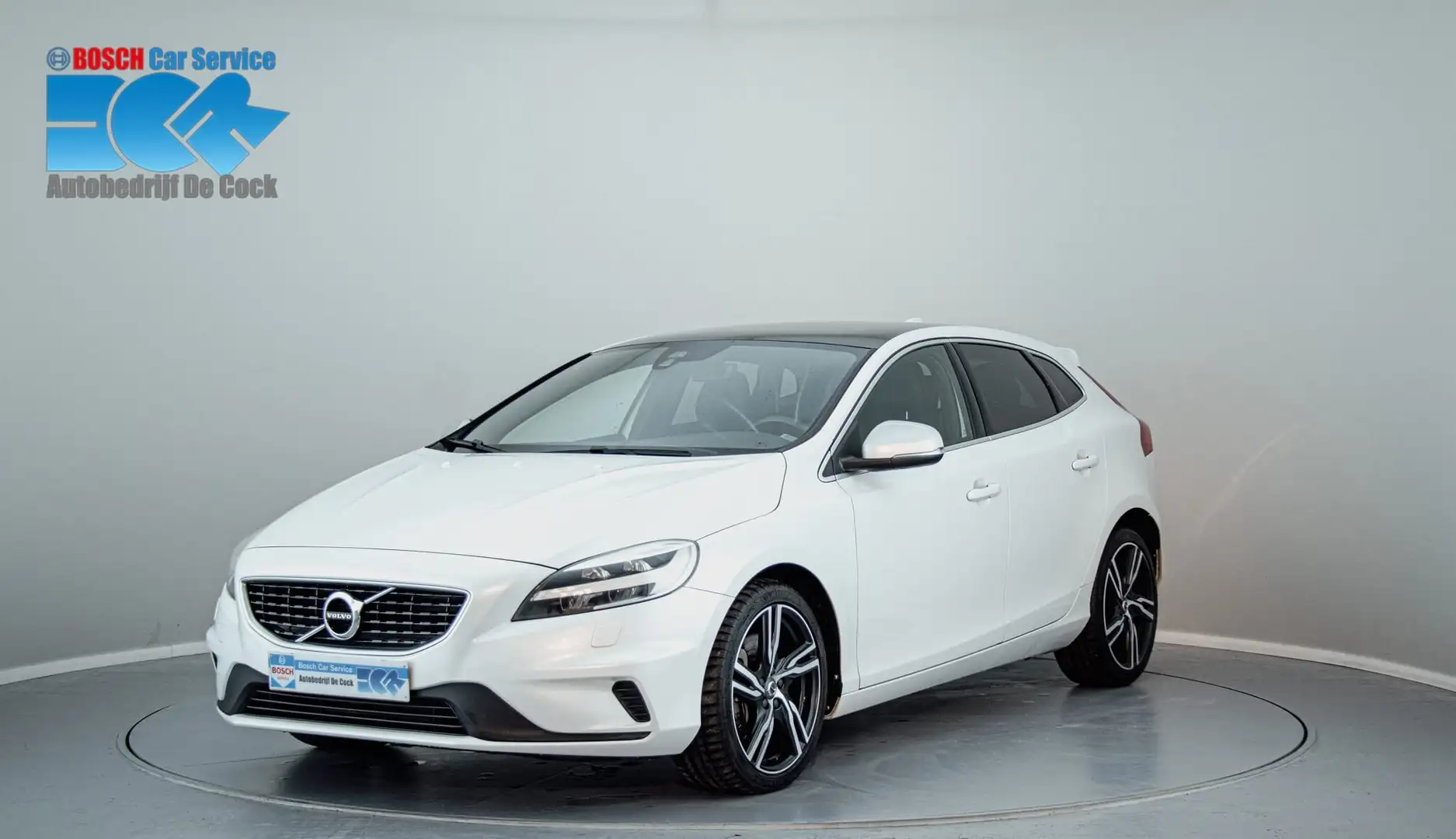 Volvo V40 1.5 T3 Momentum R-Design Geartronic Wit - 2
