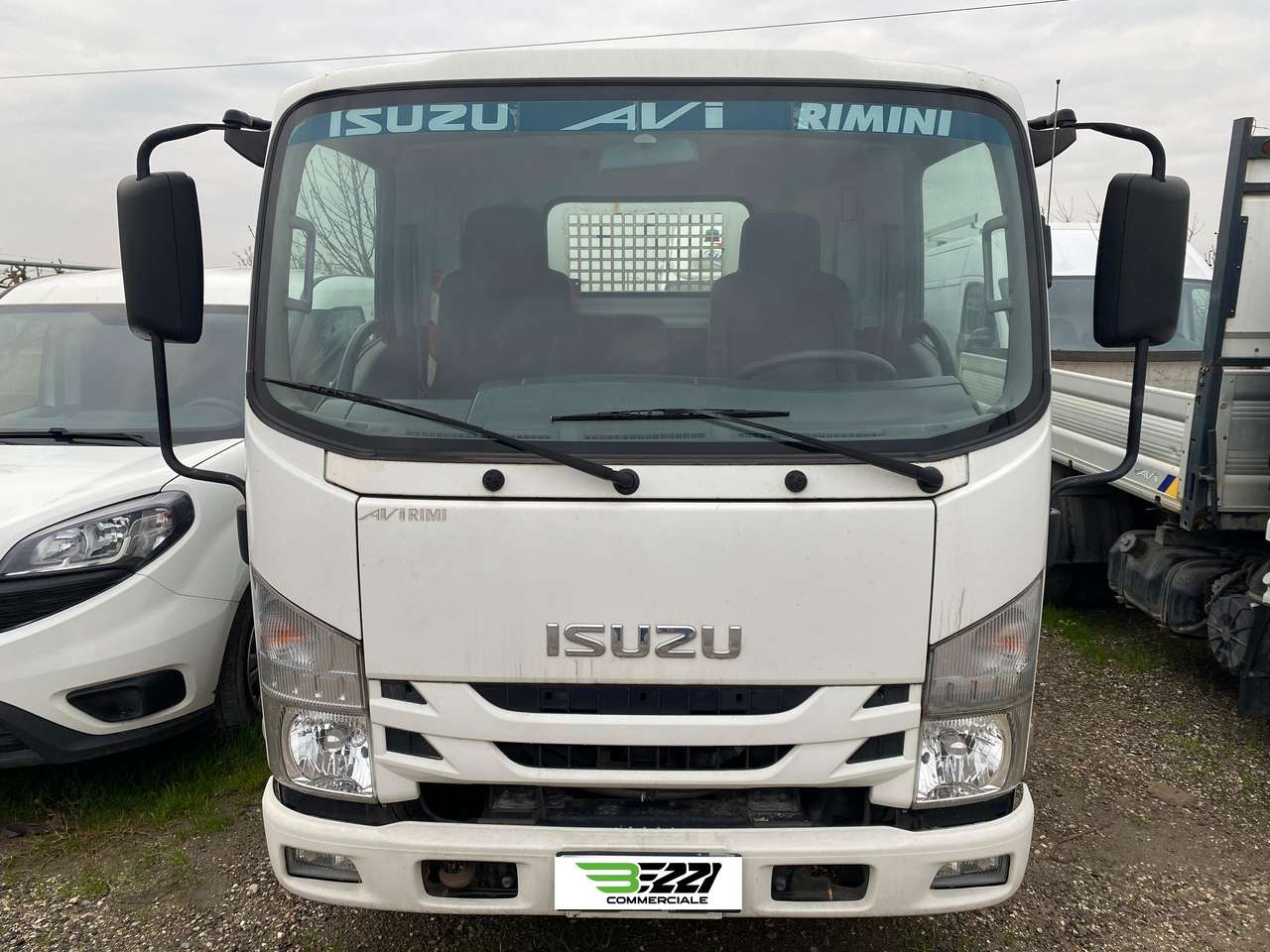 Isuzu NKR N1R 87A