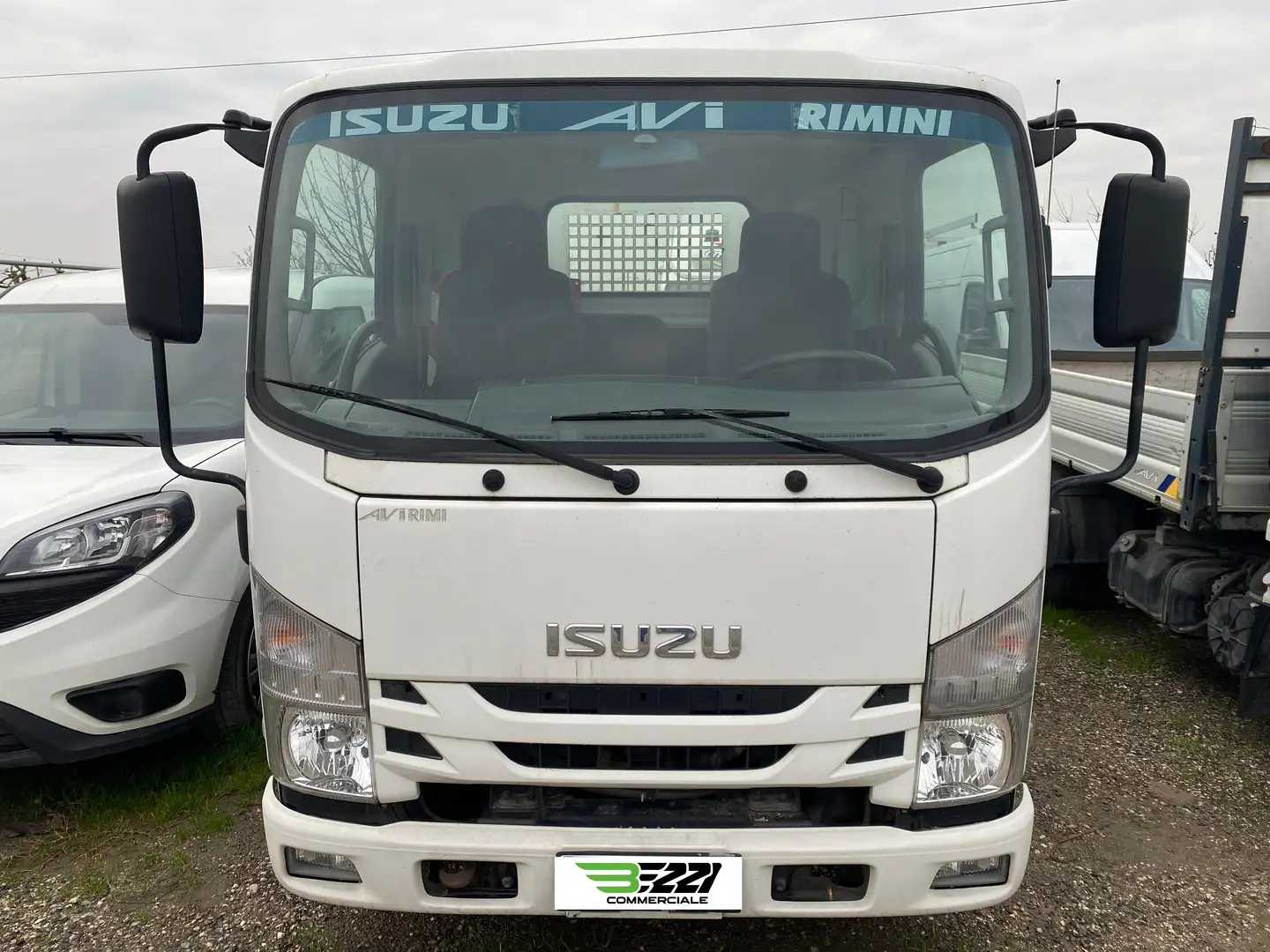 Isuzu NKR N1R 87A Blanc - 1