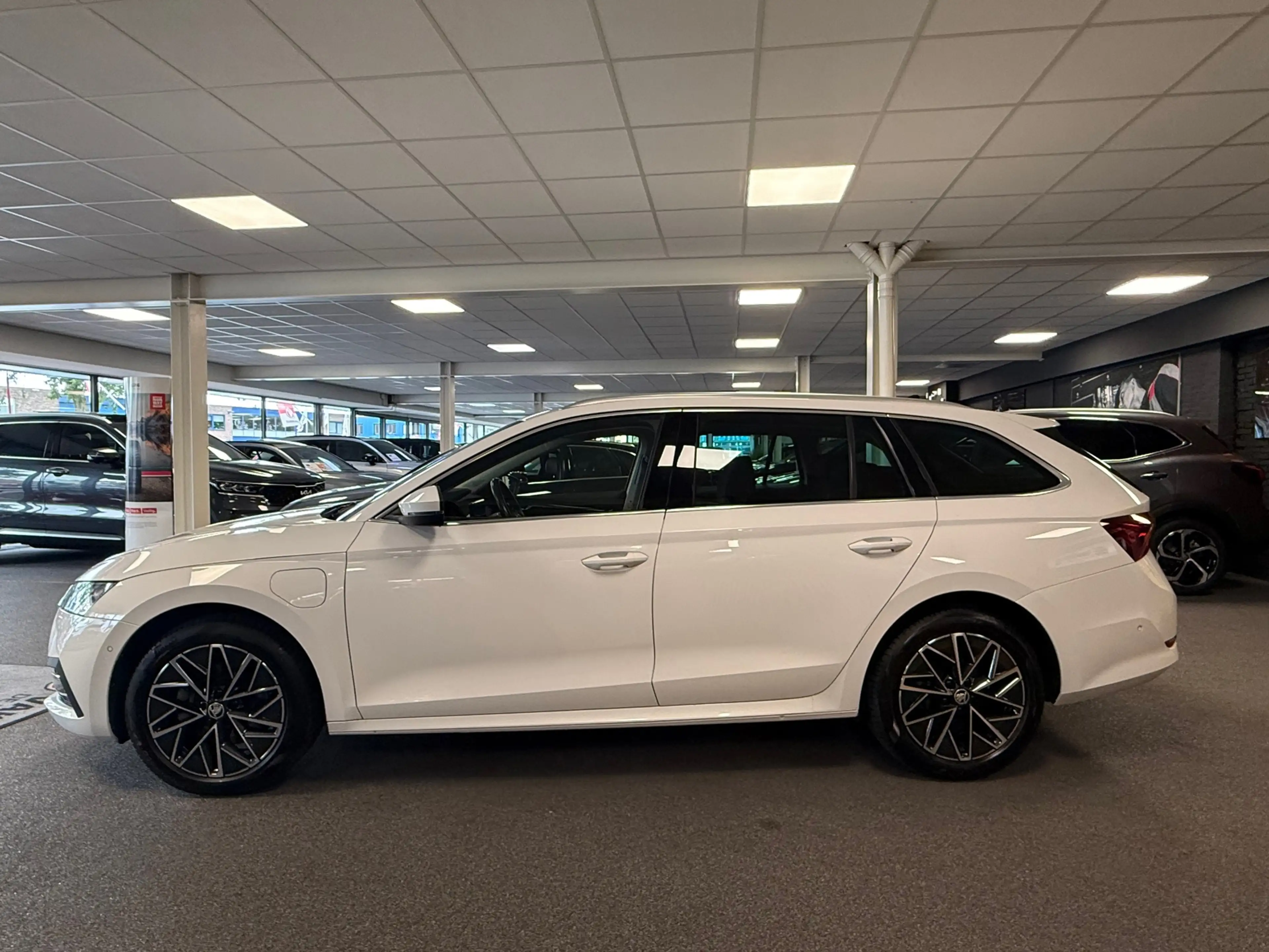 Skoda Octavia Combi 1.4 TSI iV PHEV Sportline Business — photo 2