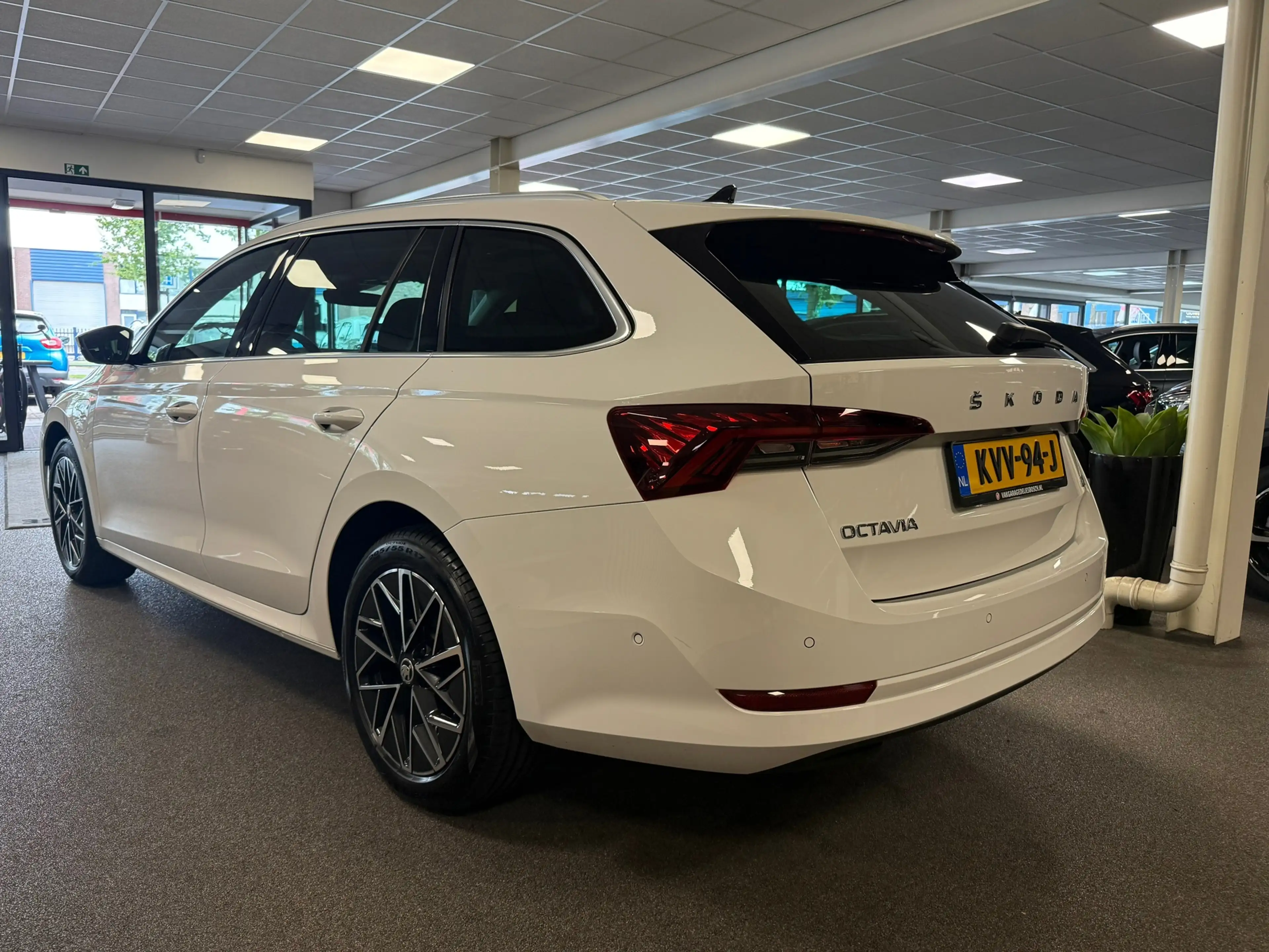 Skoda Octavia Combi 1.4 TSI iV PHEV Sportline Business — photo 3