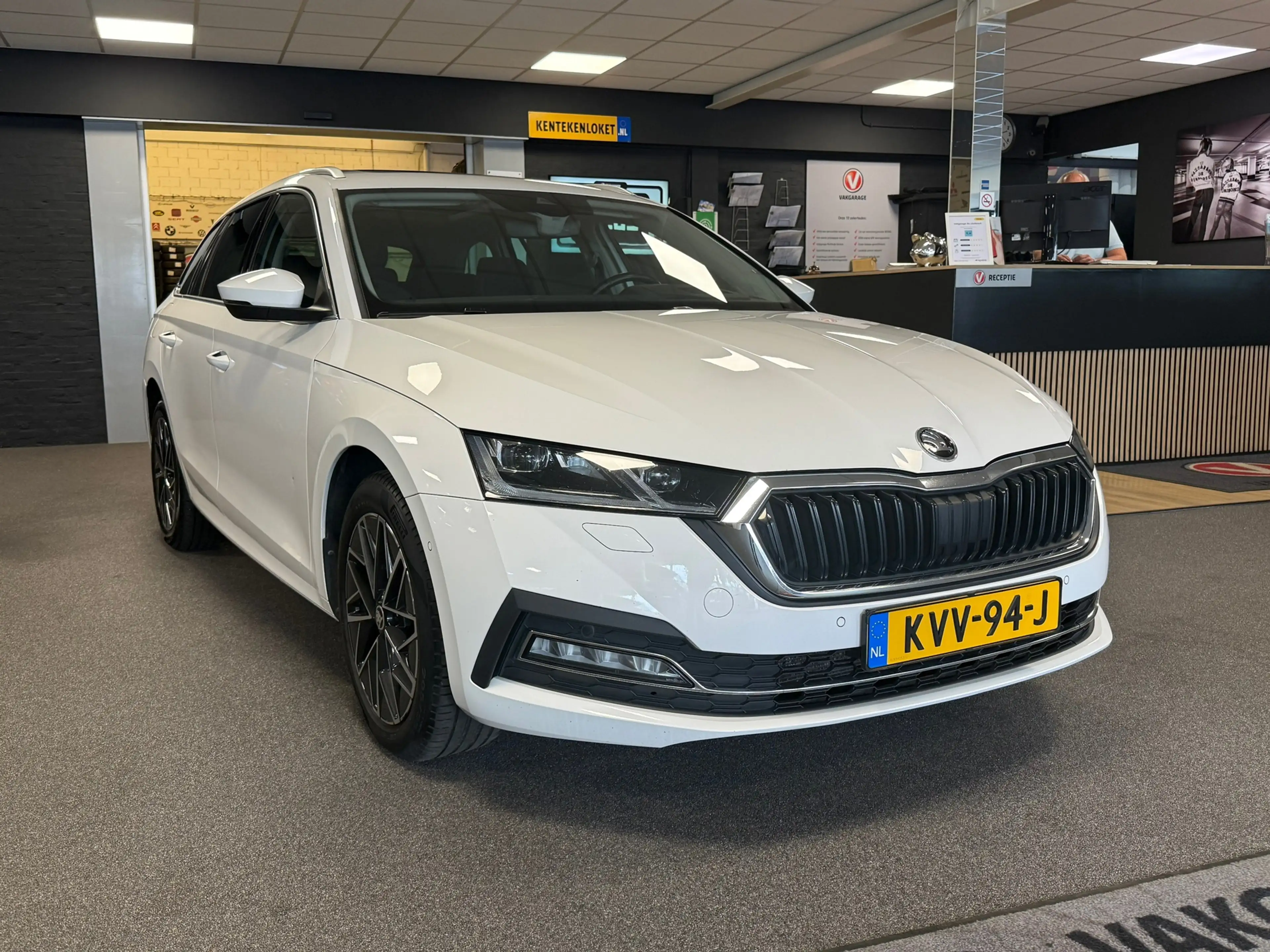 Skoda Octavia Combi 1.4 TSI iV PHEV Sportline Business — photo 6