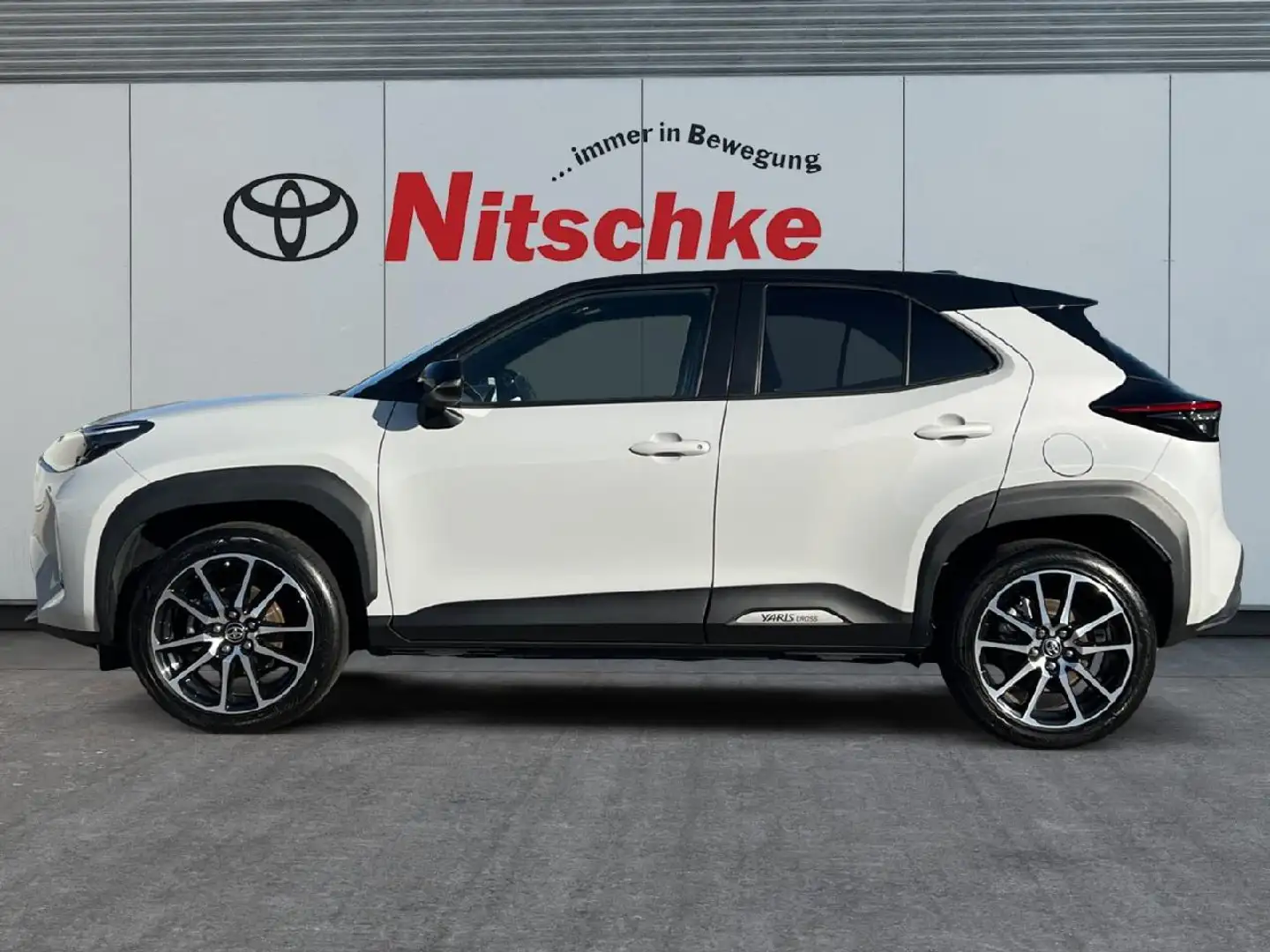 Toyota Yaris Cross 1.5 Hybrid FWD GR Sport, JBL, Advanced Safety - 2