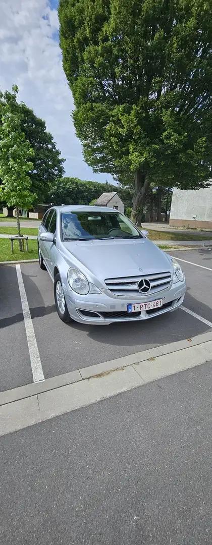 Mercedes-Benz 320 - 1