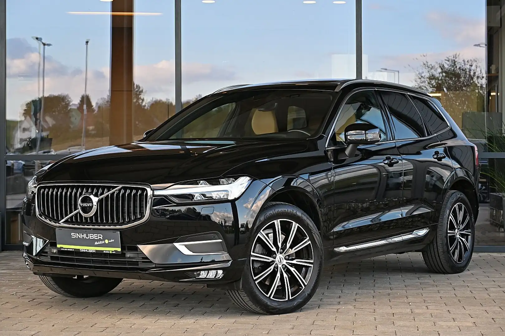 Volvo XC60 B4 Inscription AWD Geartronic ACC, Panorama-Sch... Schwarz - 1