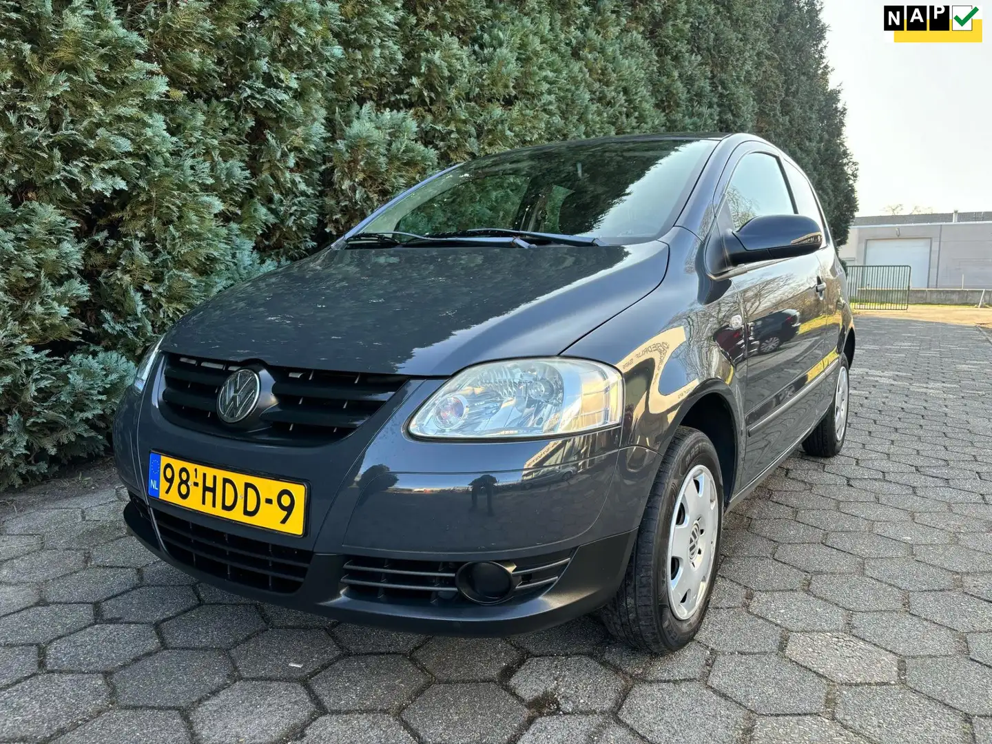 Volkswagen Fox 1.4 Trendline Gris - 1